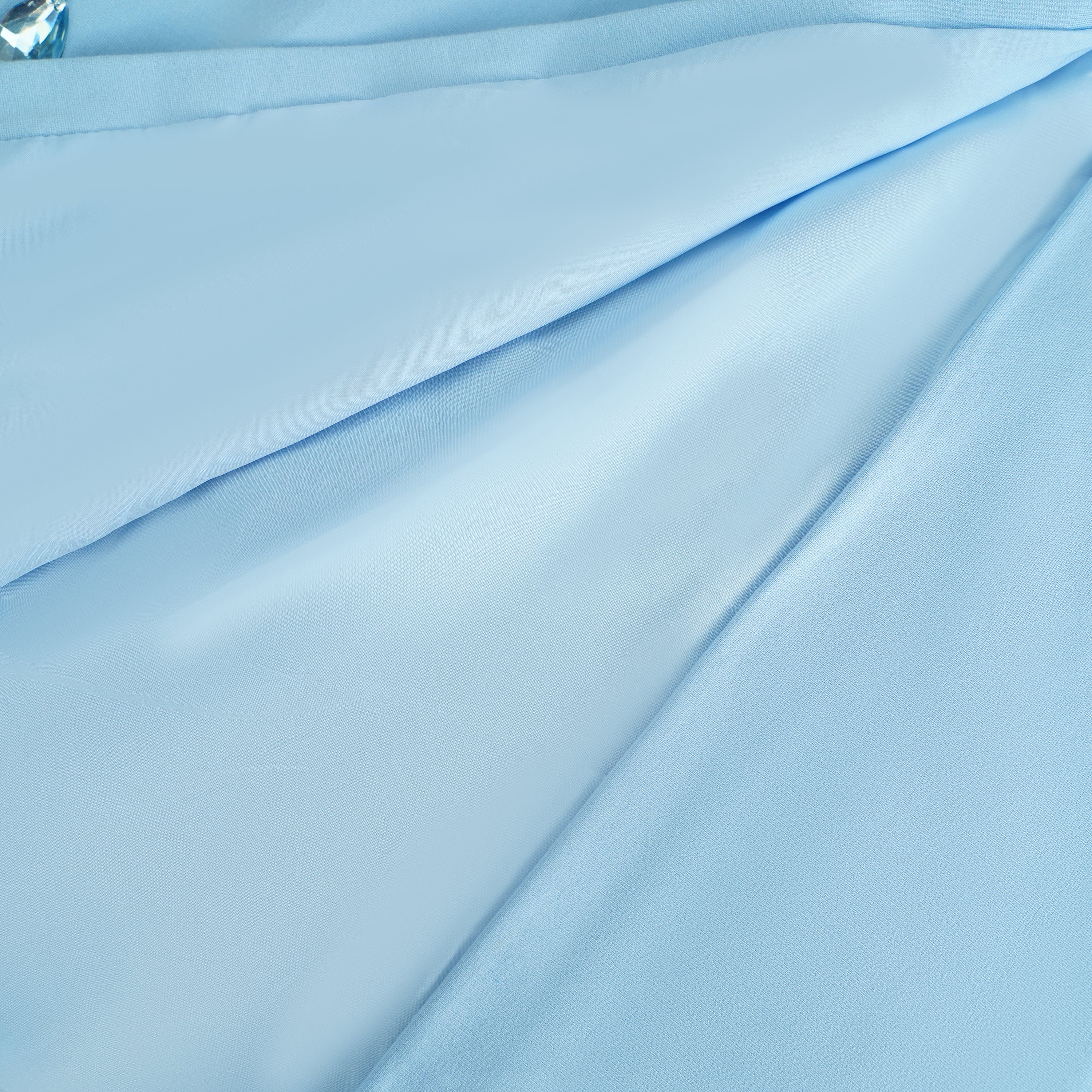 فستان ماكسي أزرق مزين بالكريستال من ميريس