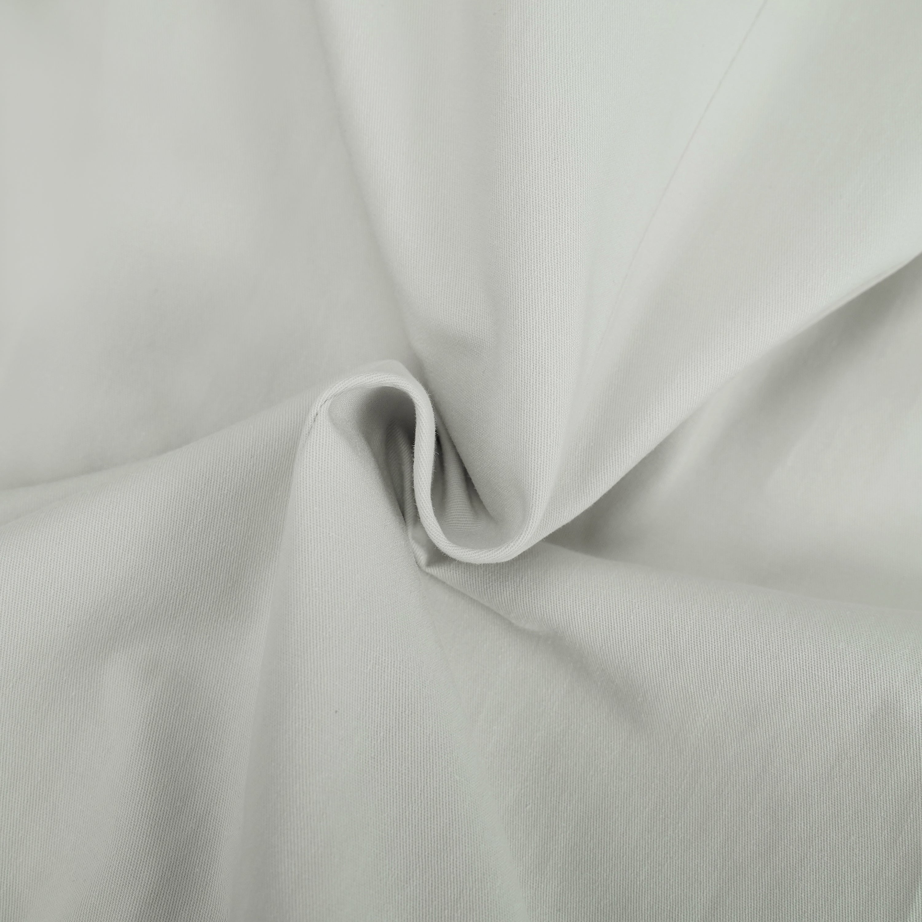 معطف ترينش طويل أبيض مزدوج الصدر من بروير.