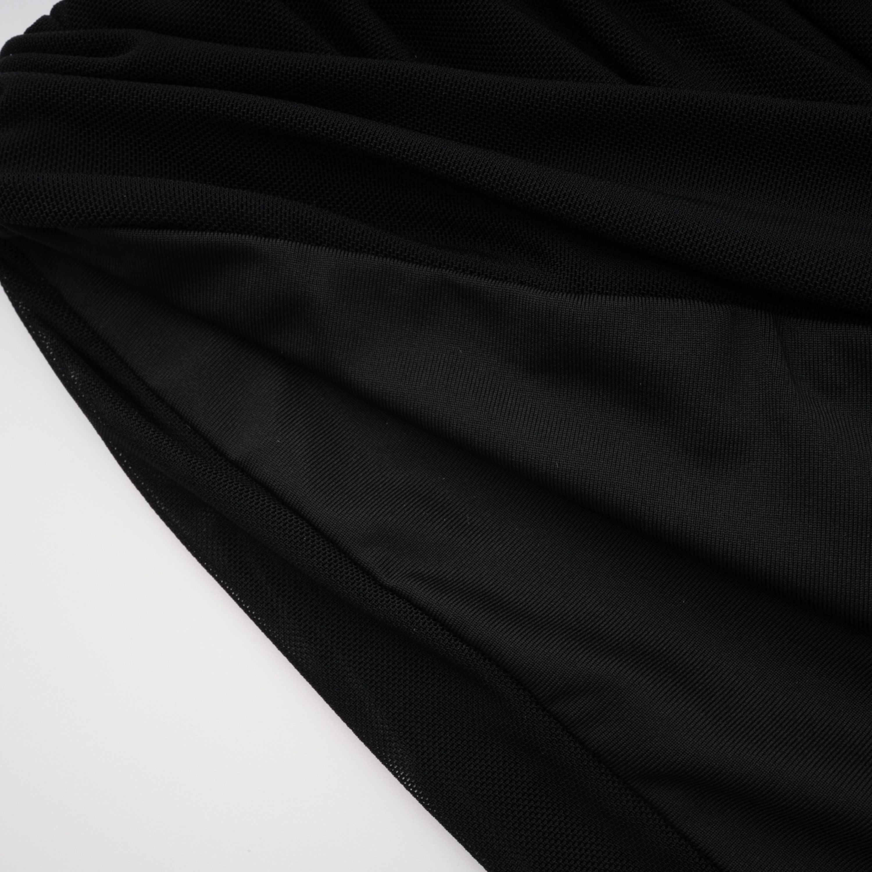 فستان قصير من Ivona Black بتصميم رباط عنق وشريط