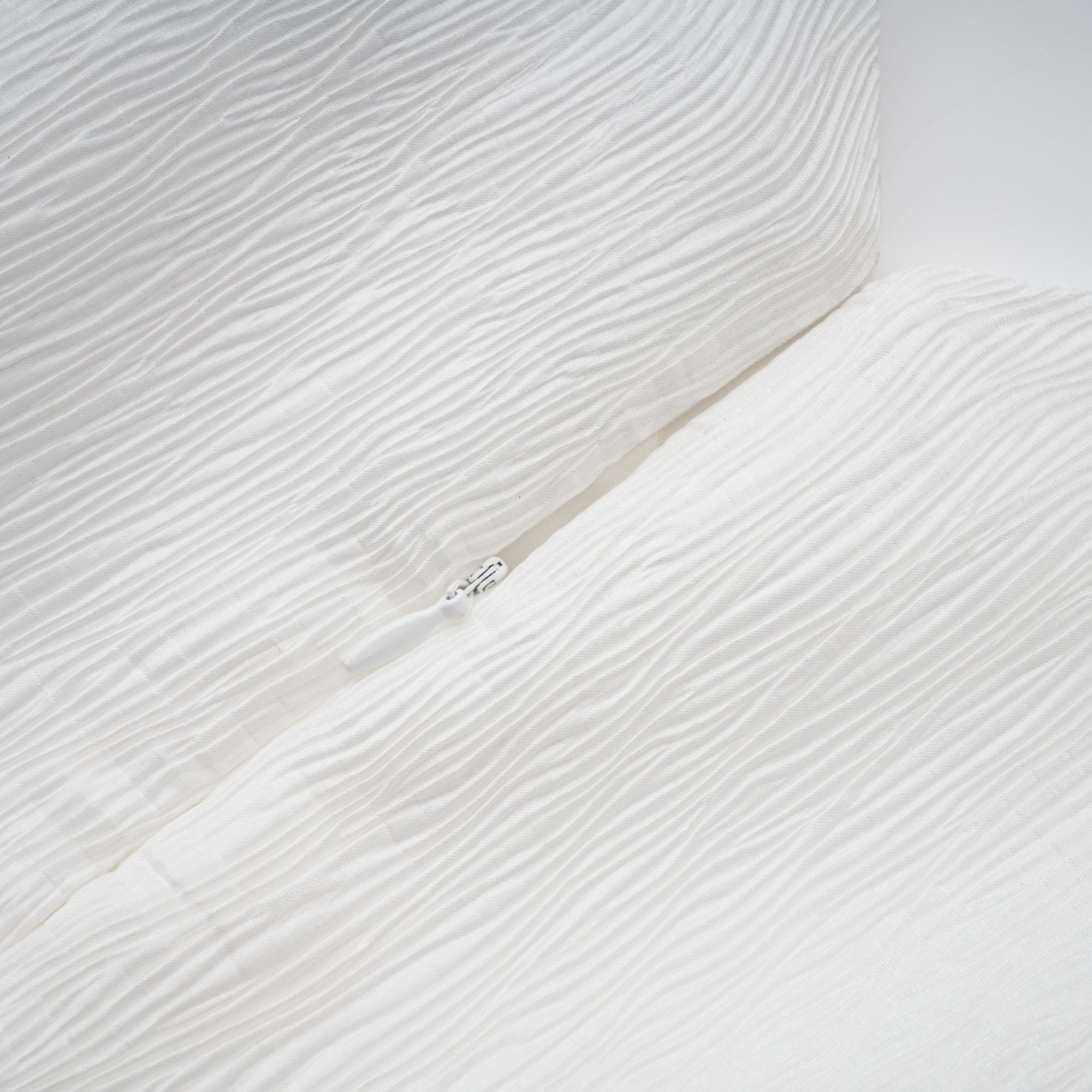 Pétale Weißes Maxikleid mit Rosenapplikation