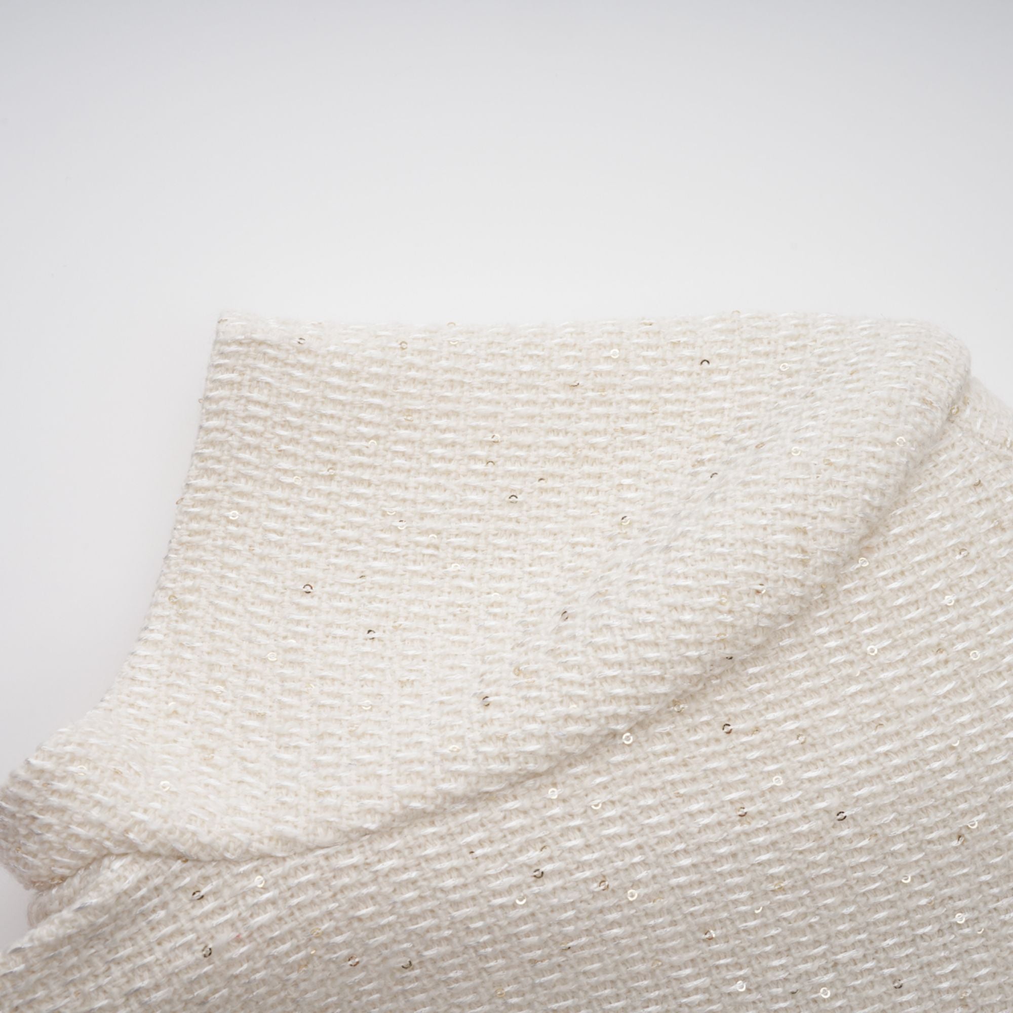 فستان جين الأبيض المزين من التويد القصير