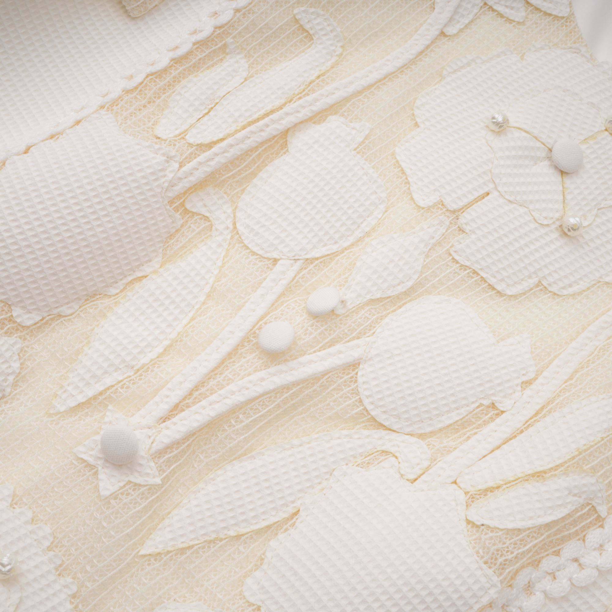 فستان مايل الأبيض القصير المطرز بالزهور 