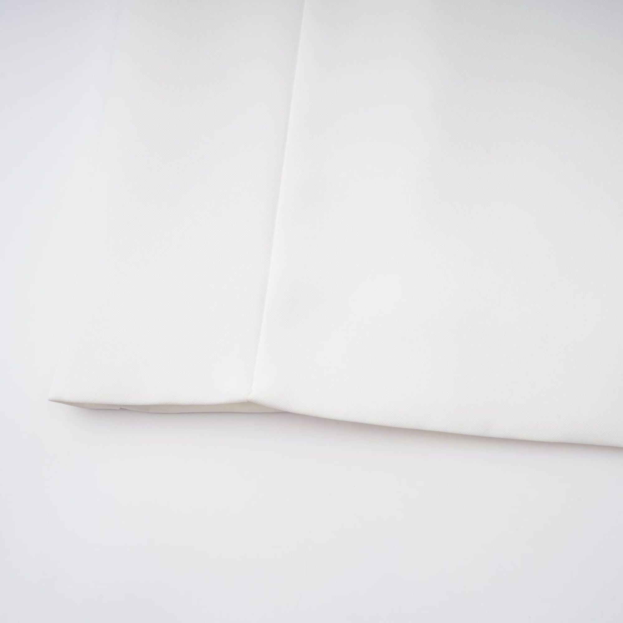 Irène – Weißes Midikleid mit Pailletten- und Blumenstickerei