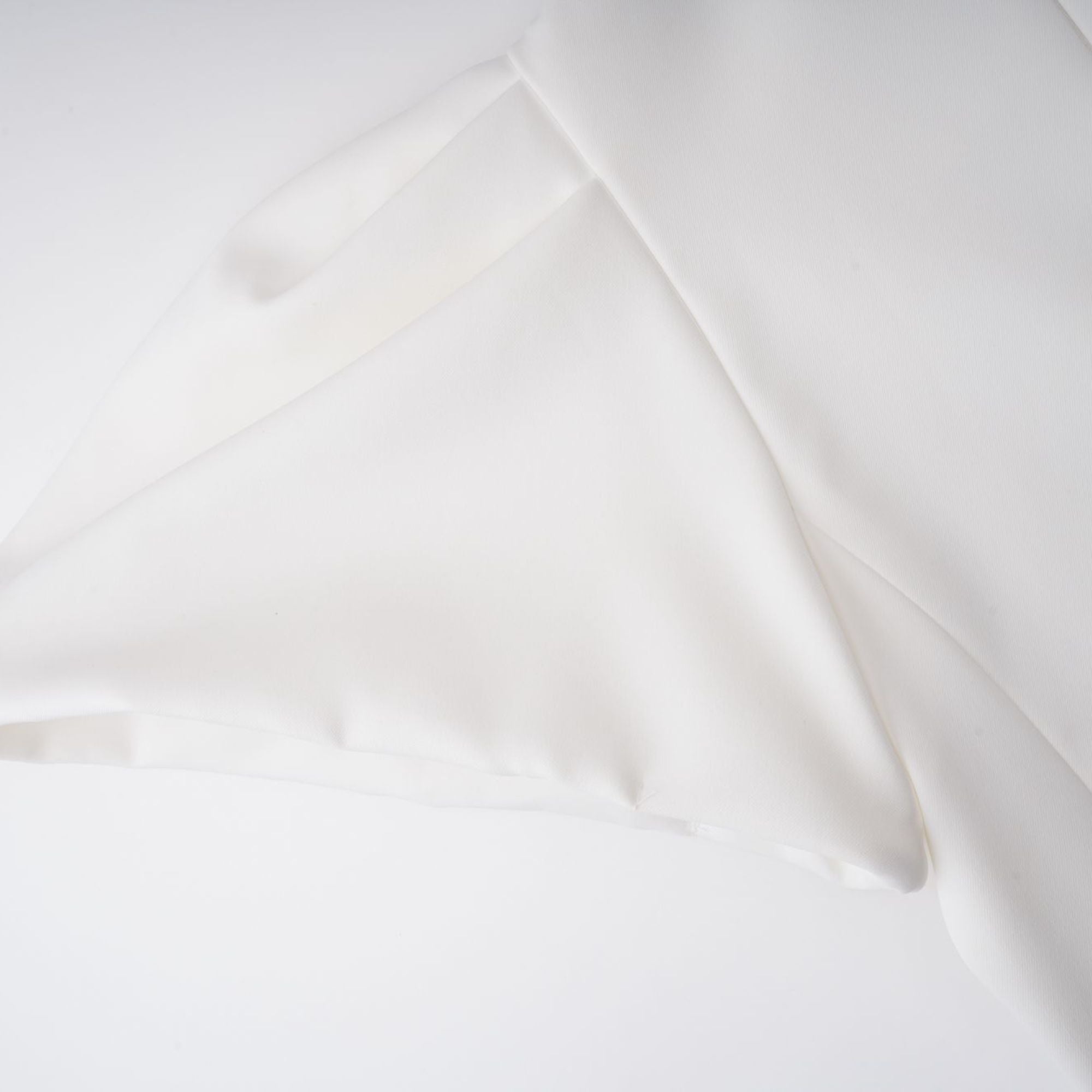 Irène – Weißes Midikleid mit Pailletten- und Blumenstickerei