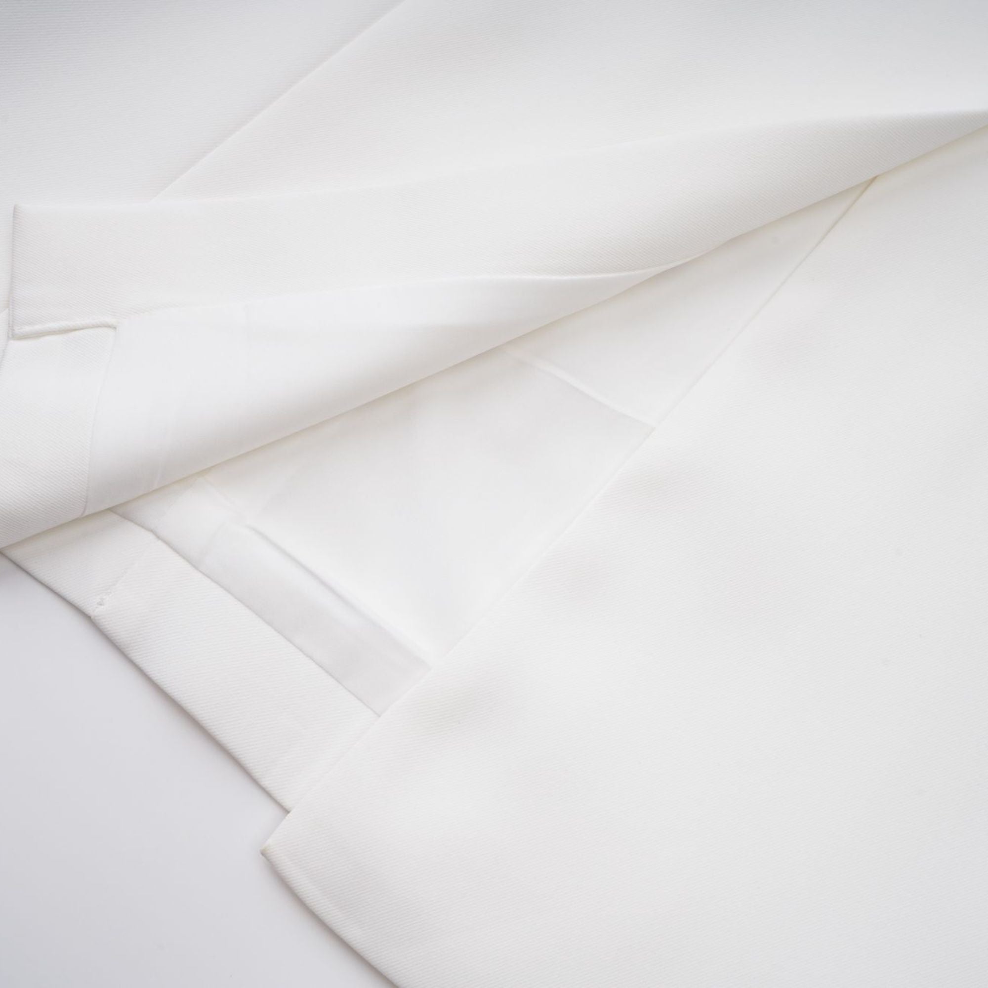 Irène – Weißes Midikleid mit Pailletten- und Blumenstickerei