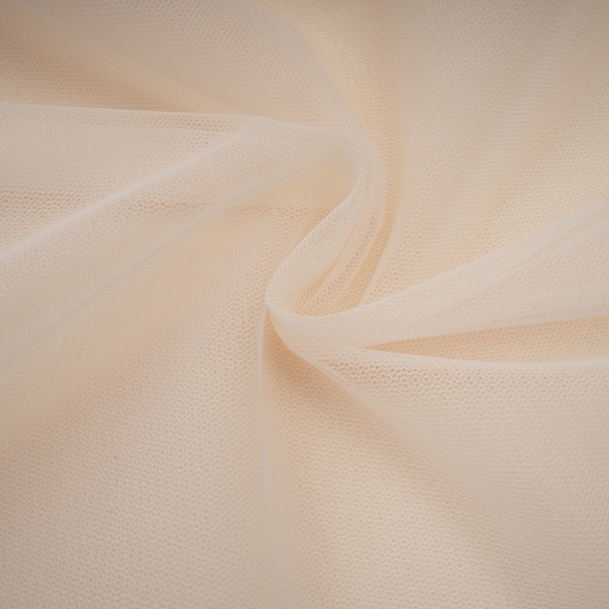 فستان كابوسين ماكسي من التول المطرز بالورود