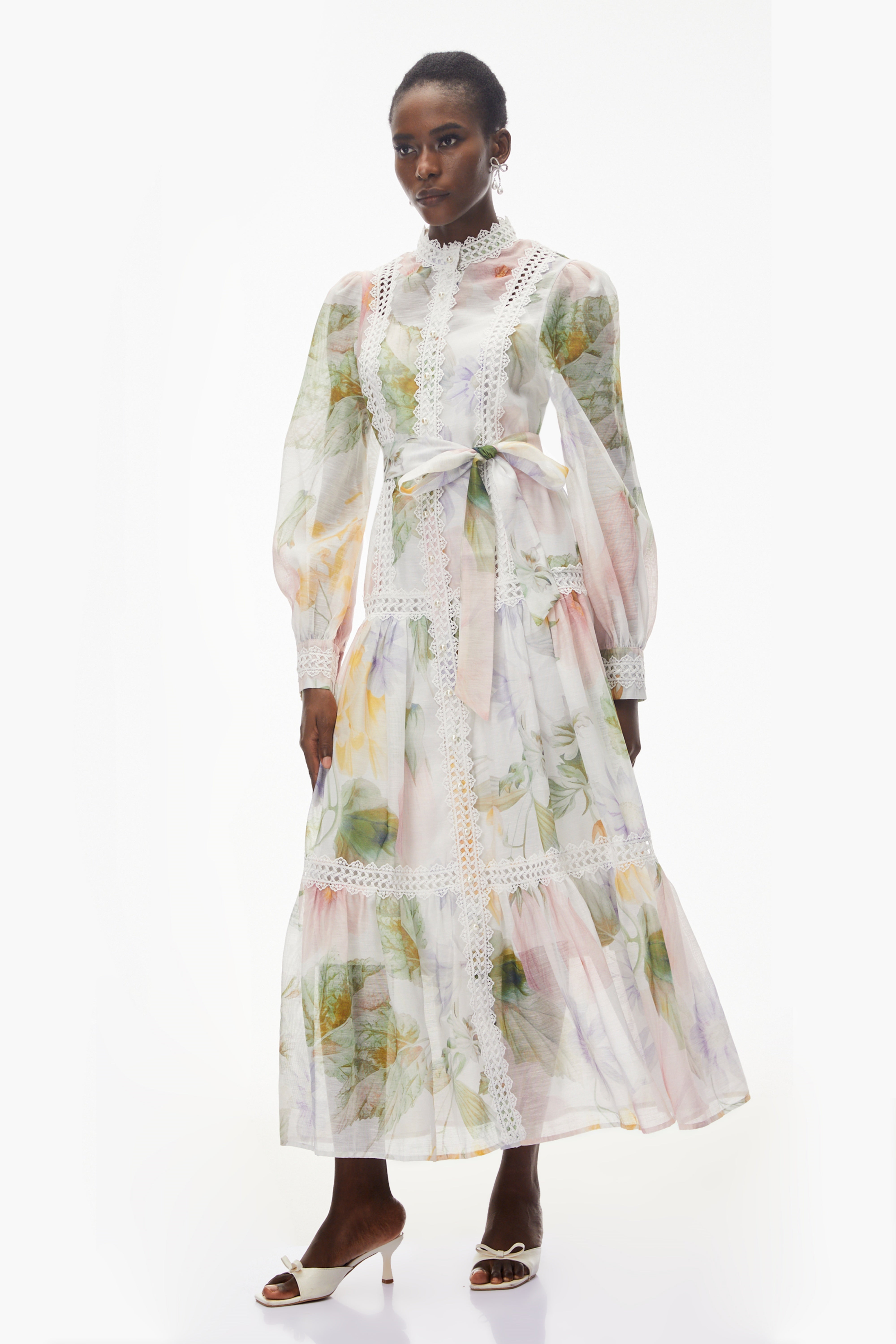 فستان ميدي بنقشة زهور من داناي وايت مع حواف من الدانتيل