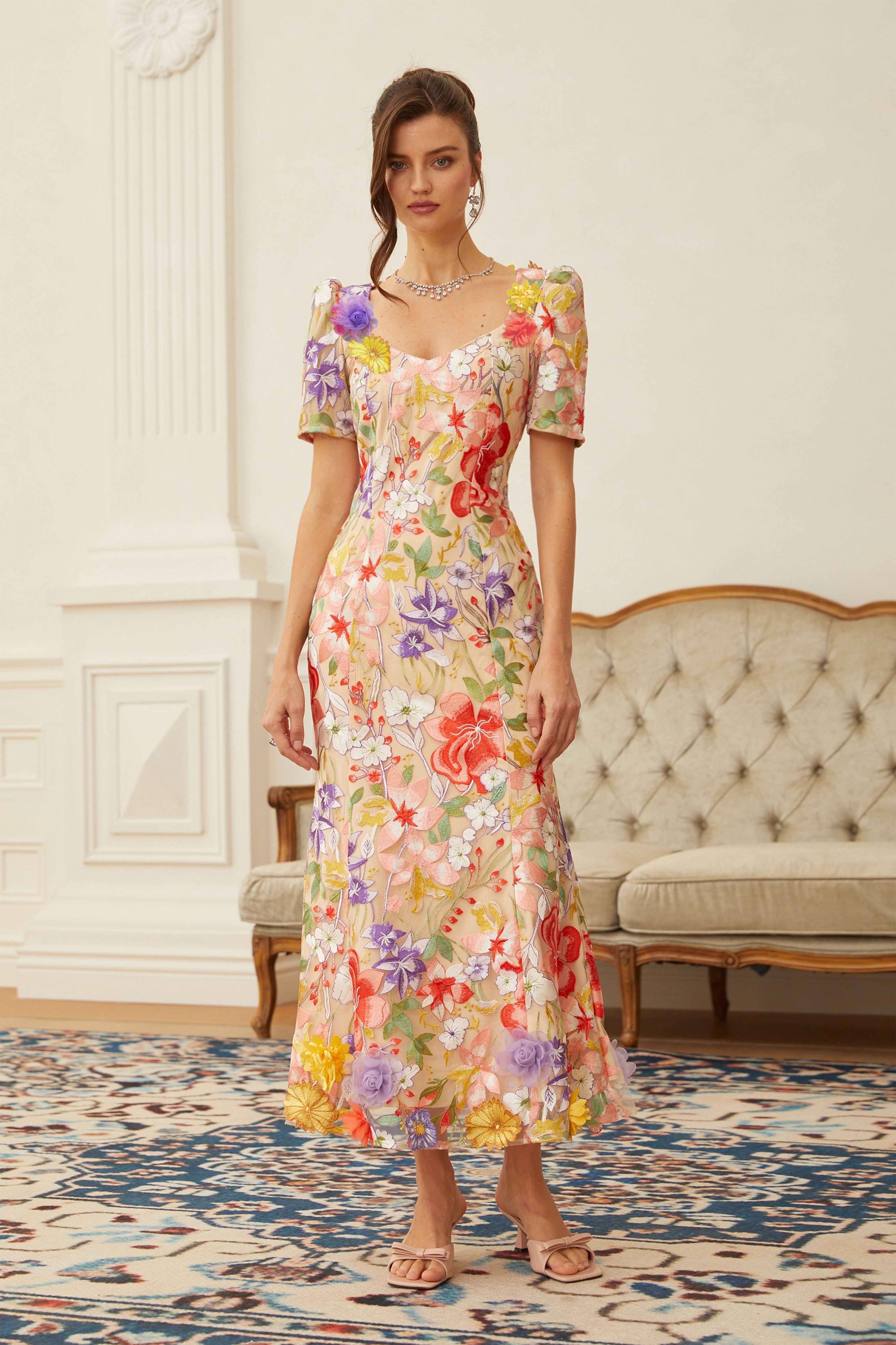Robe midi en tulle brodée de motifs floraux, couleur neutre, modèle Darcy