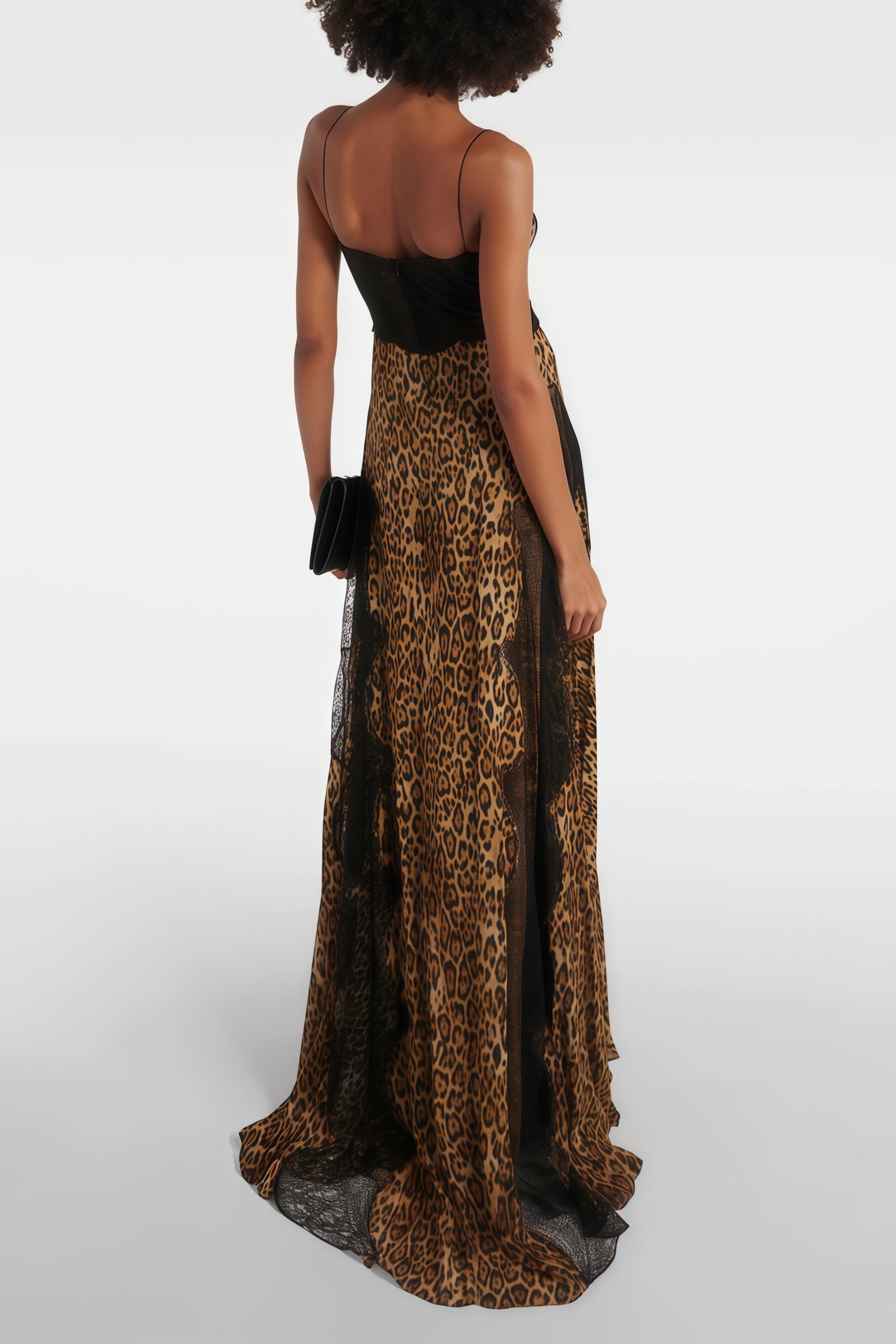 طقم أوندِس من شال فرو أبيض وسترة صوفية وشورت