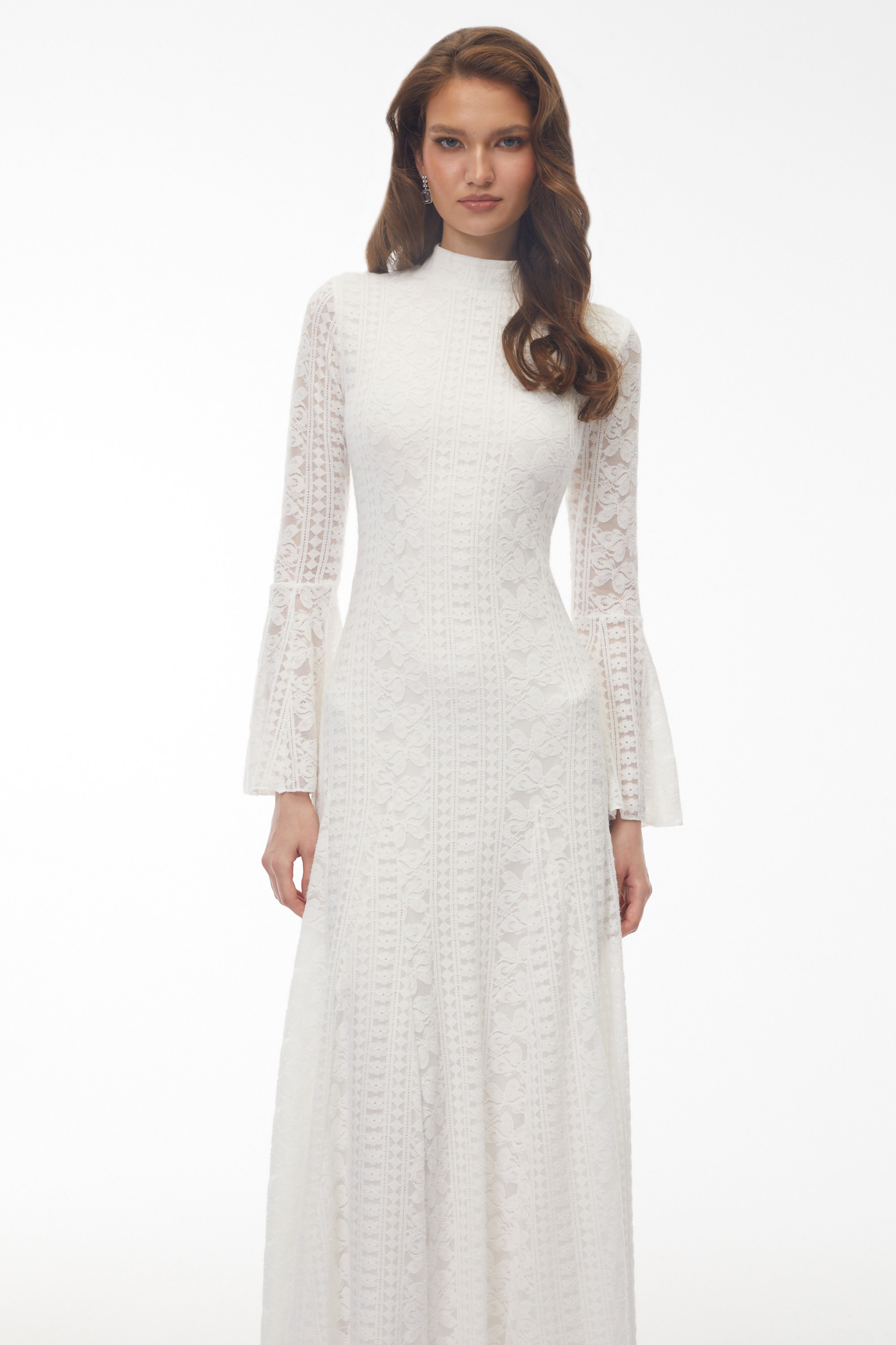 Robe longue à col montant en dentelle florale blanche de la marque Ditheto