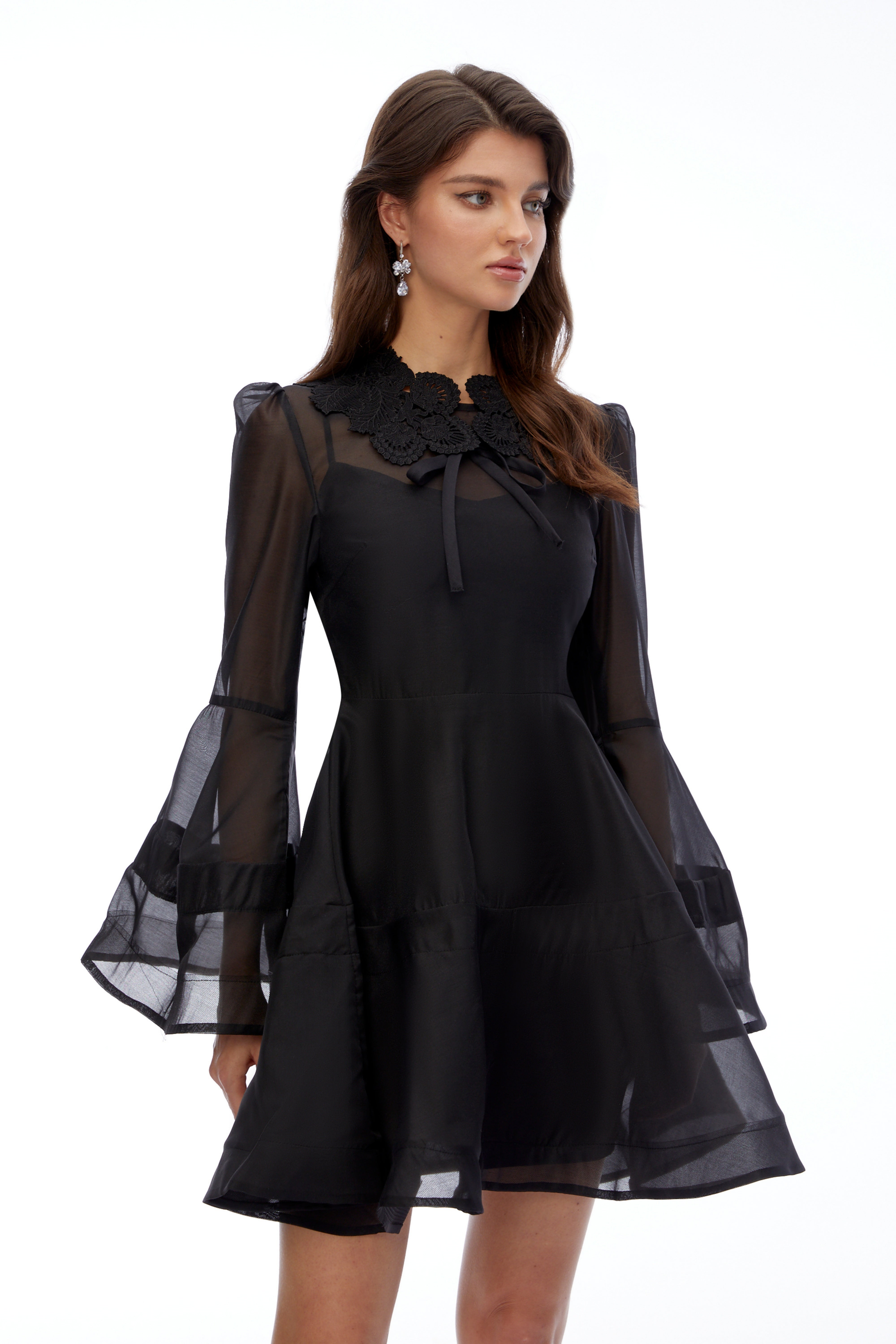 Mini-robe Effie Black semi-transparente à volants et manches cloche