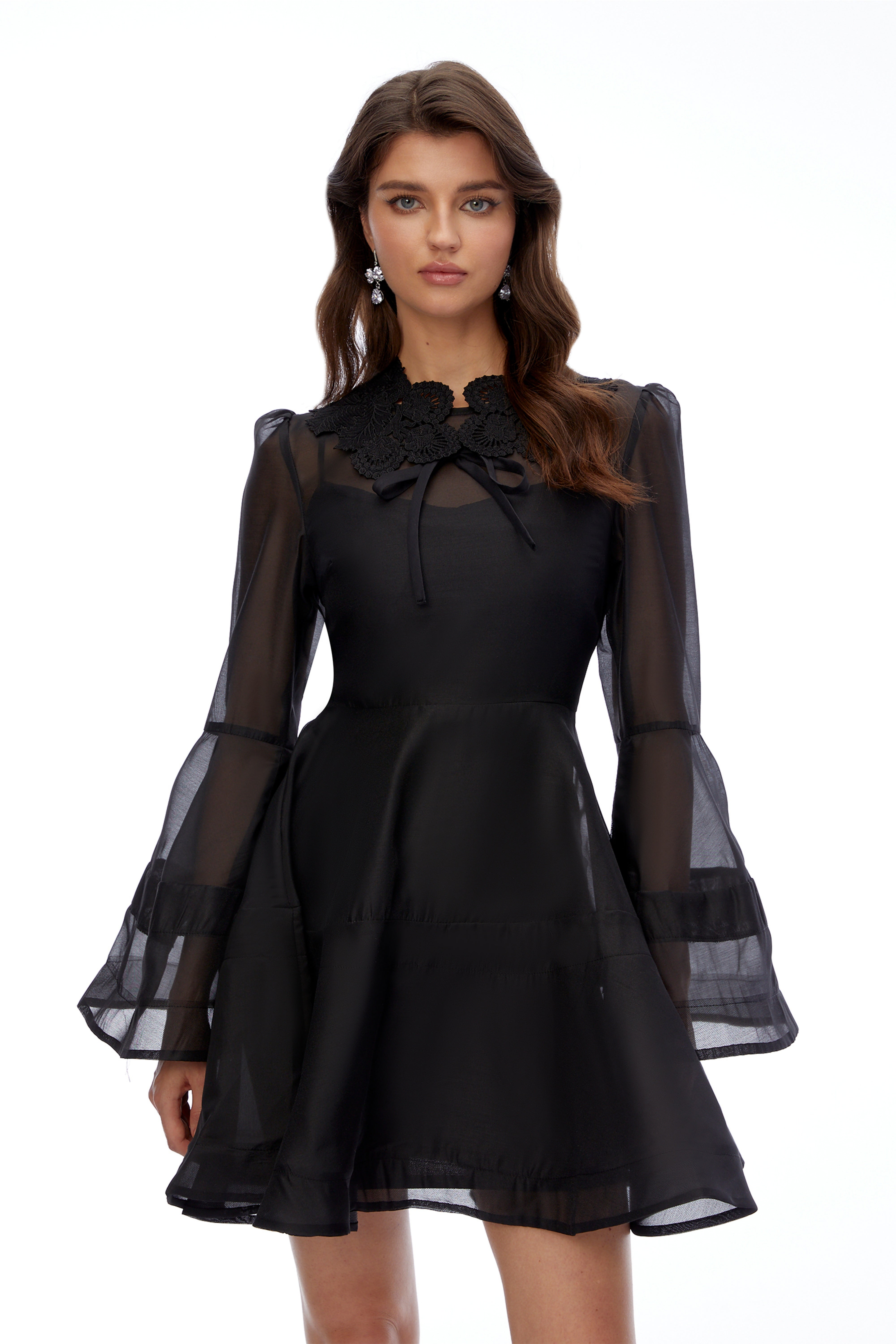 Mini-robe Effie Black semi-transparente à volants et manches cloche