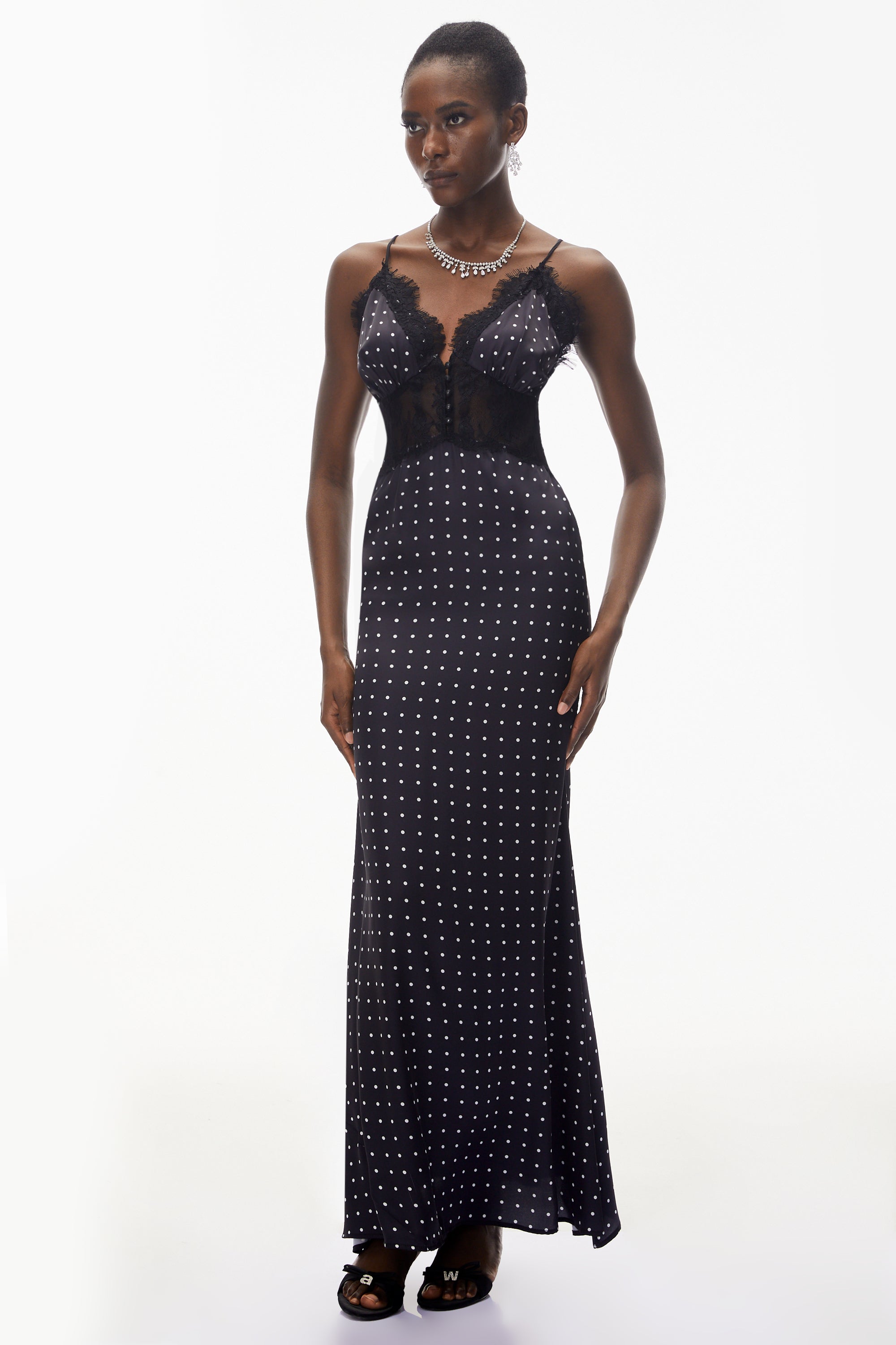 Eleanor – Maxikleid in Schwarz mit Polka-Dots und Spitzenbesatz