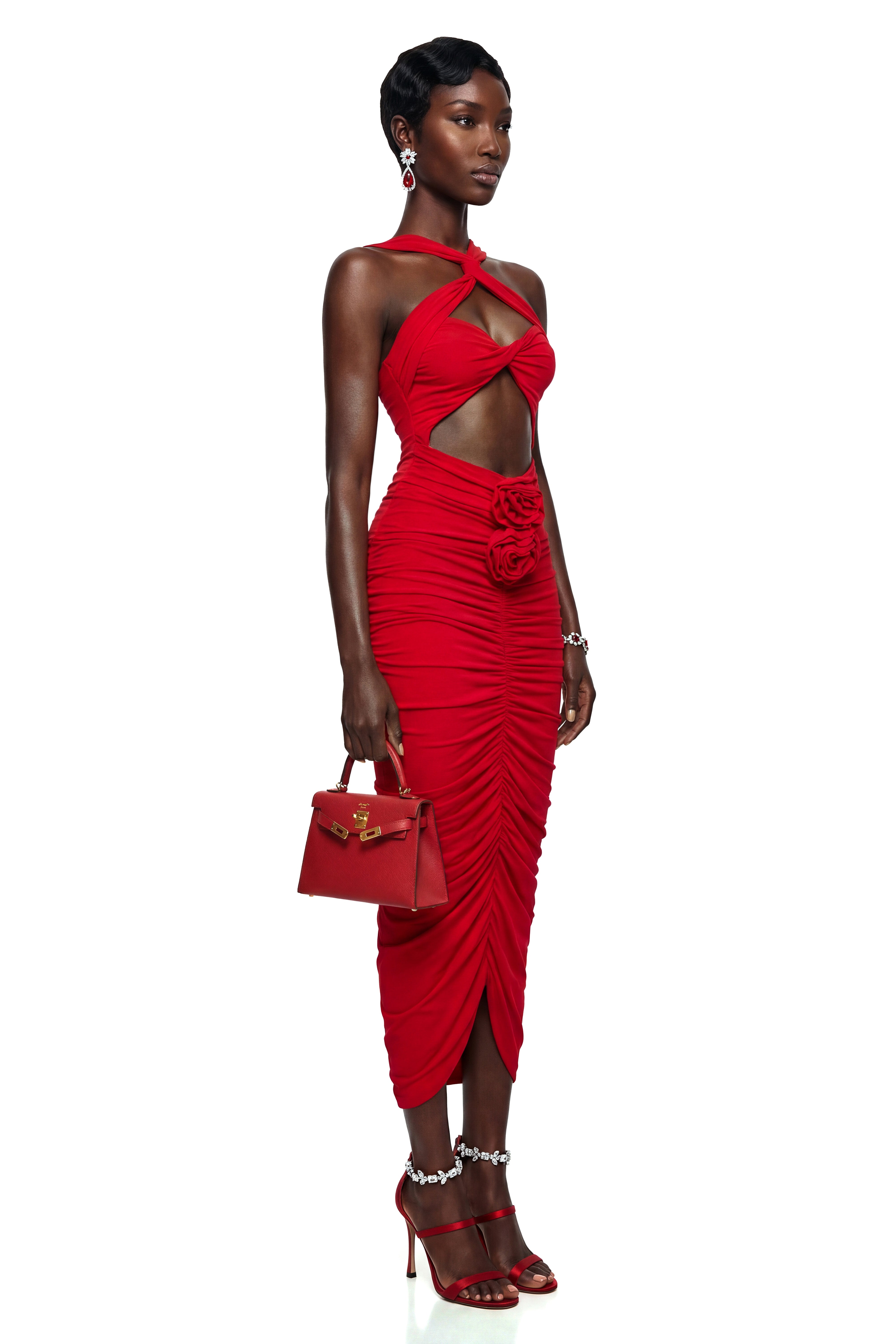 Elize – rotes Maxikleid mit gekreuzten Trägern und 3D-Blütenblättern