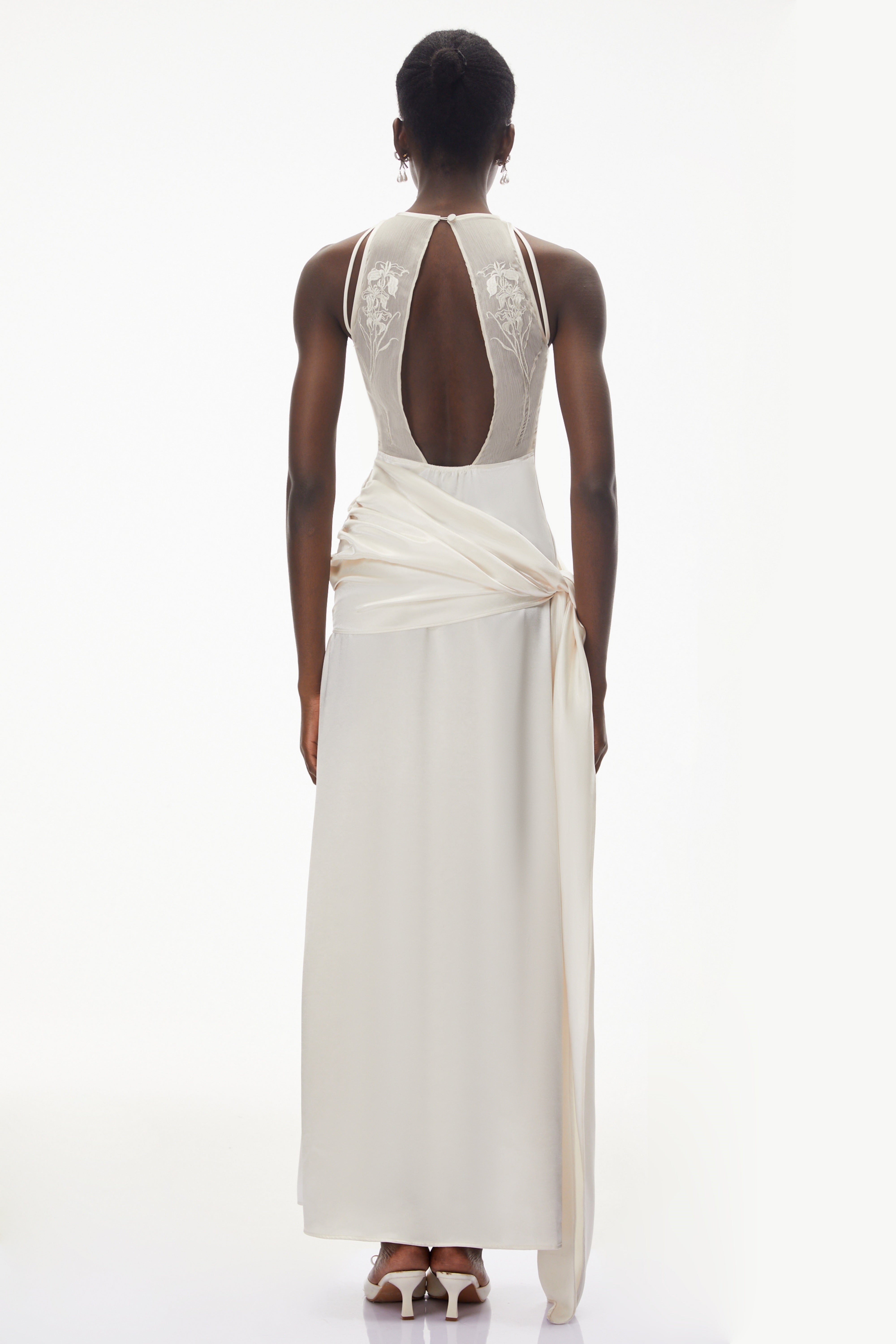 Robe longue en satin ivoire Emilia avec nœud