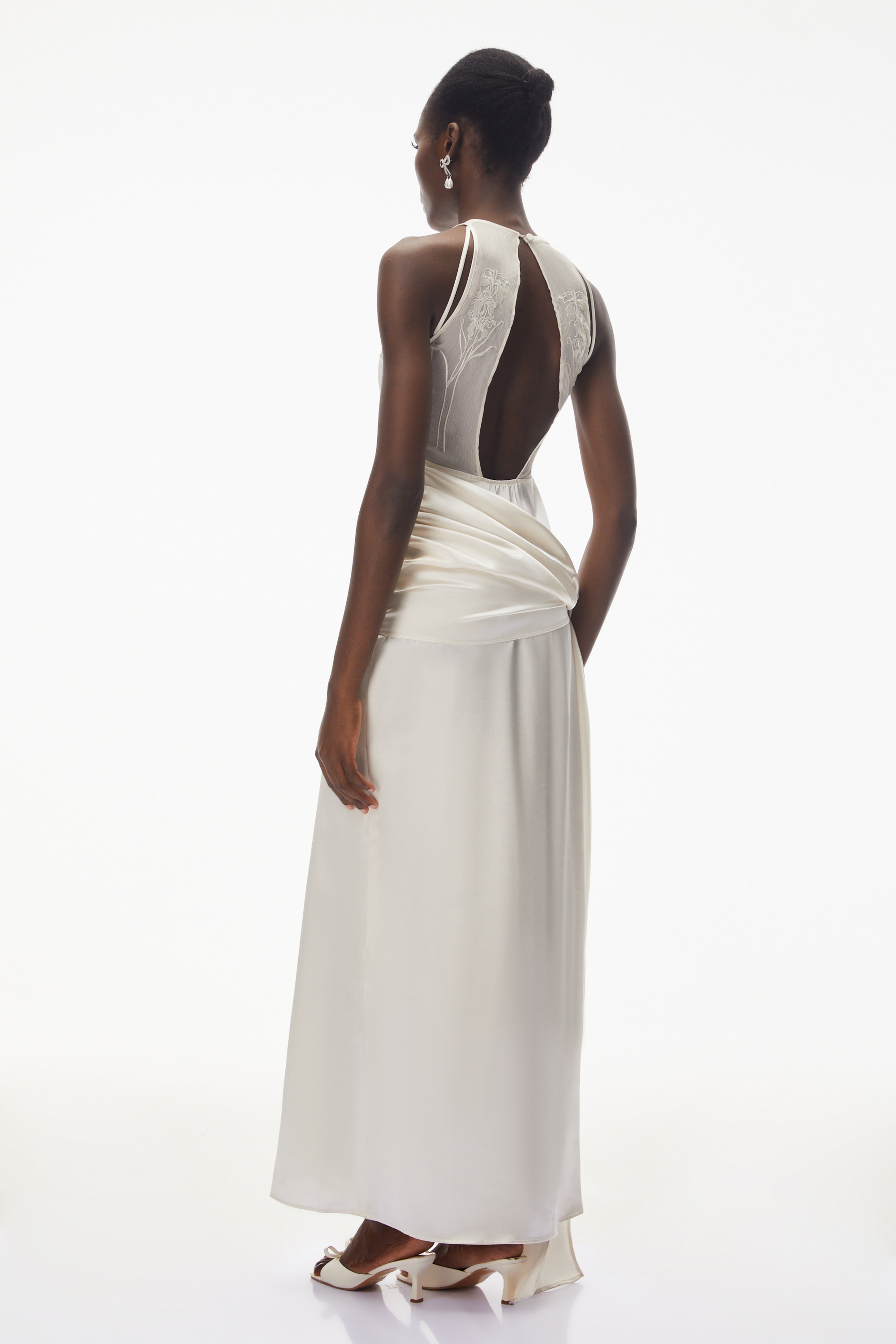 Robe longue en satin ivoire Emilia avec nœud