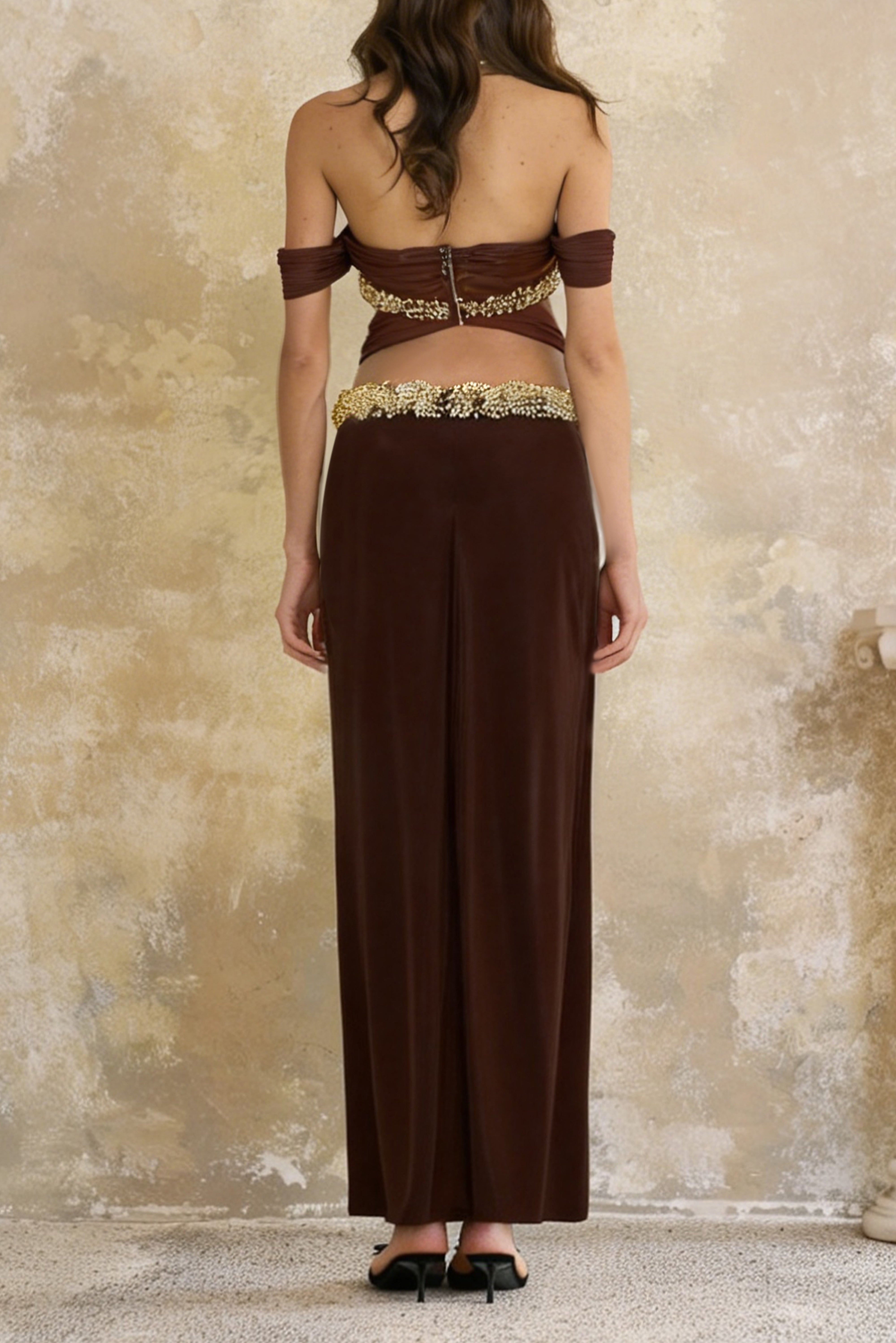 Frankie Rotes Maxikleid mit Kristallverzierung und Neckholder-Ausschnitt