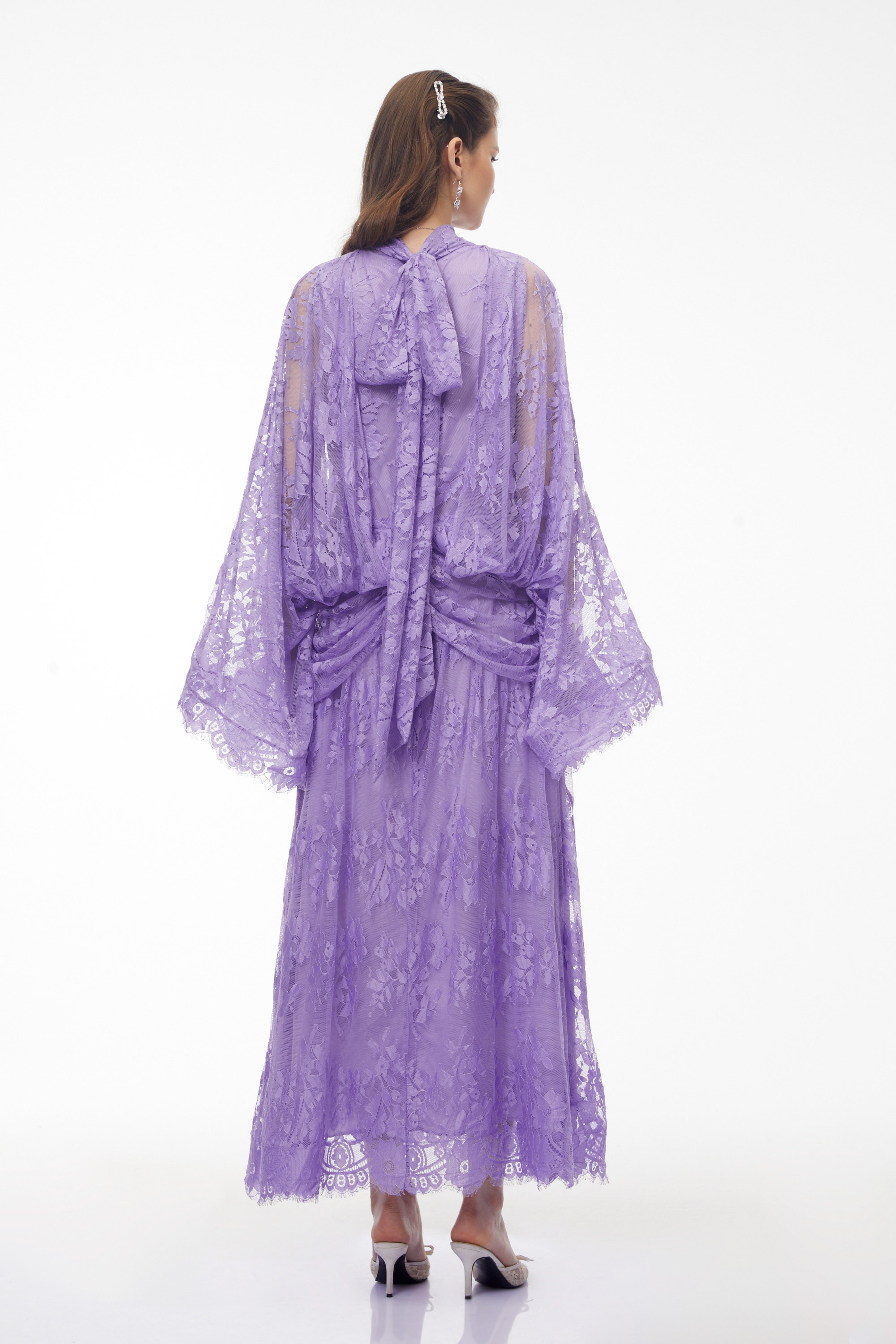 فستان طويل من الدانتيل المزركش باللون الأرجواني من فرانزيسكا