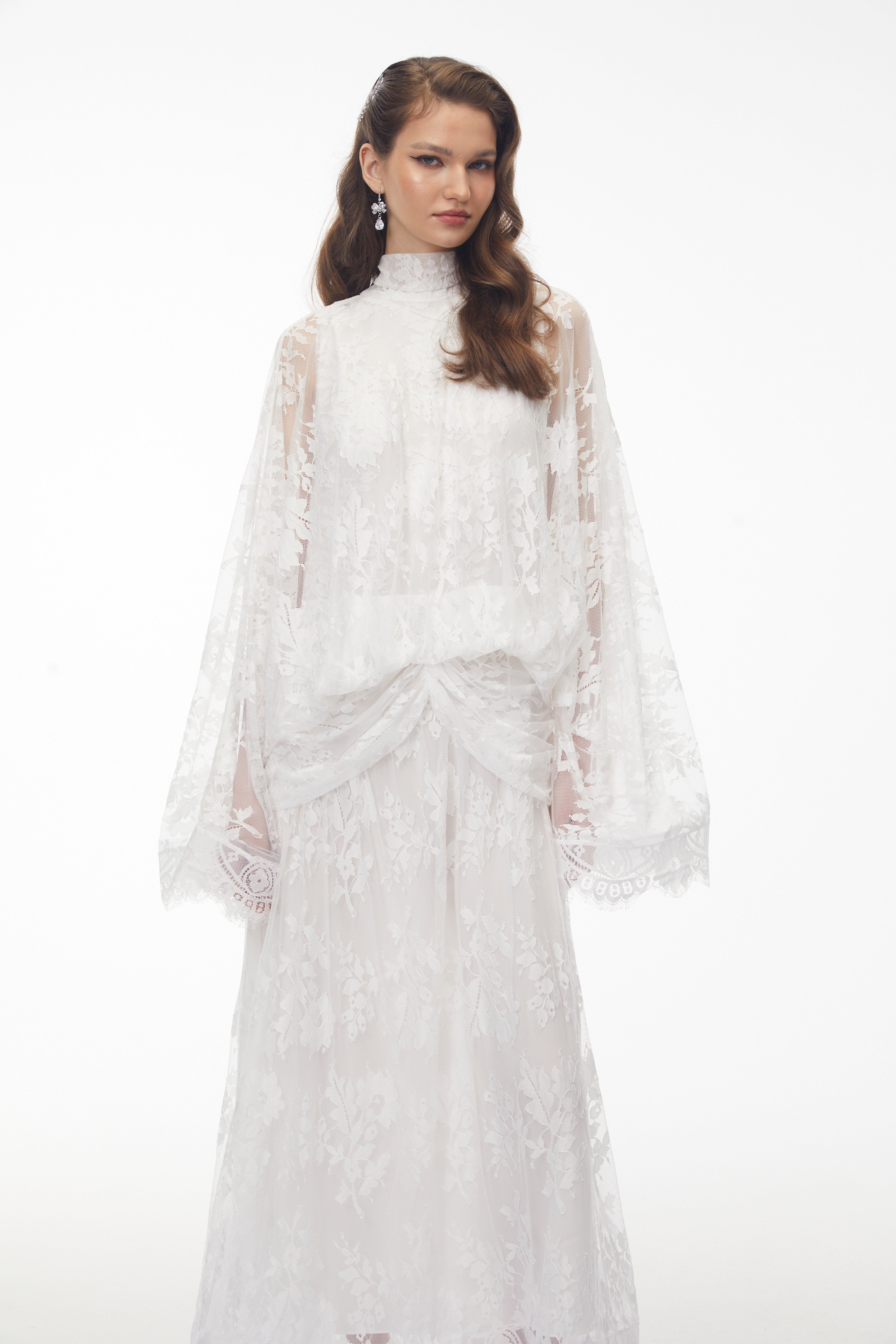 Robe longue drapée en dentelle Franziska White