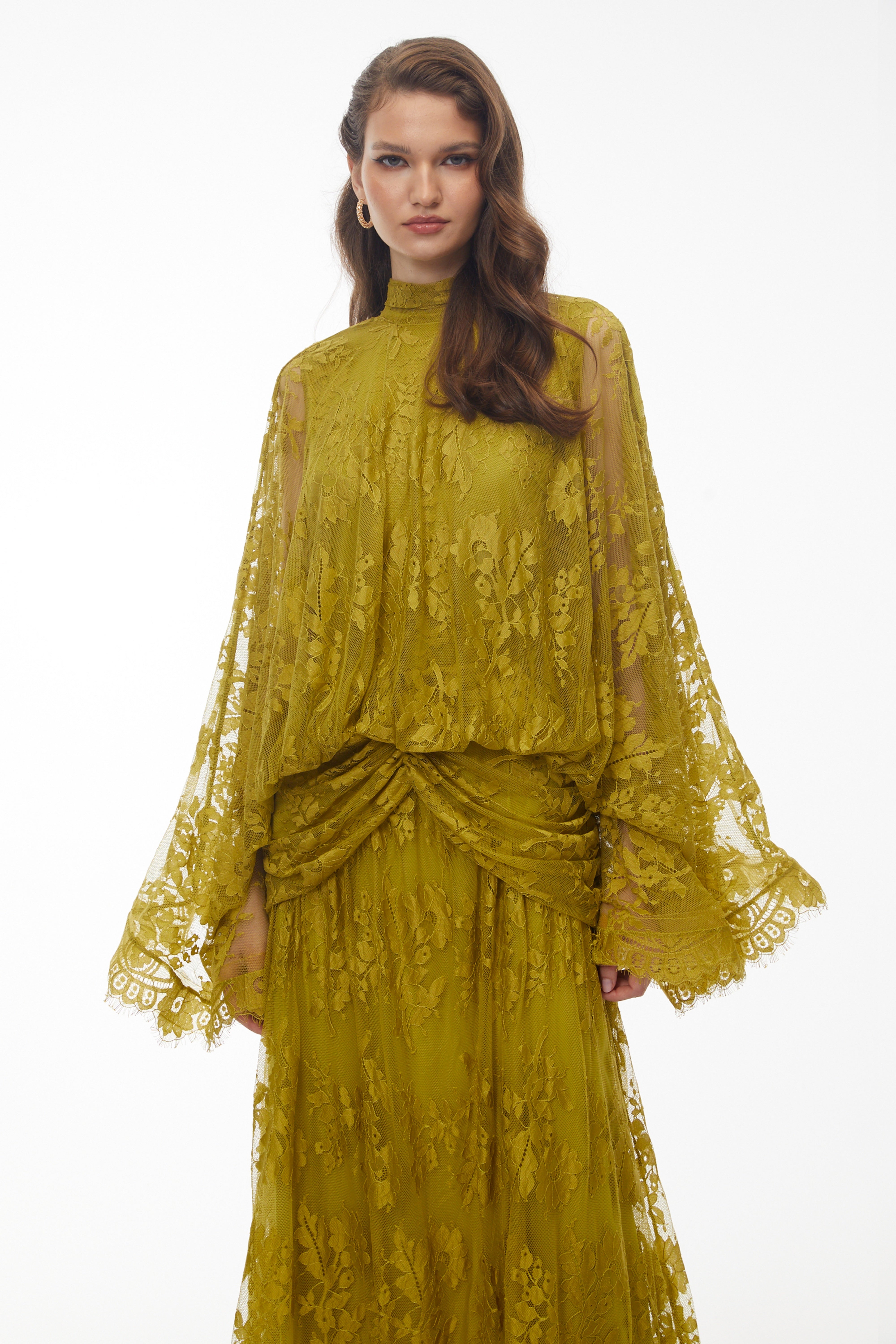 Robe longue drapée en dentelle jaune Franziska