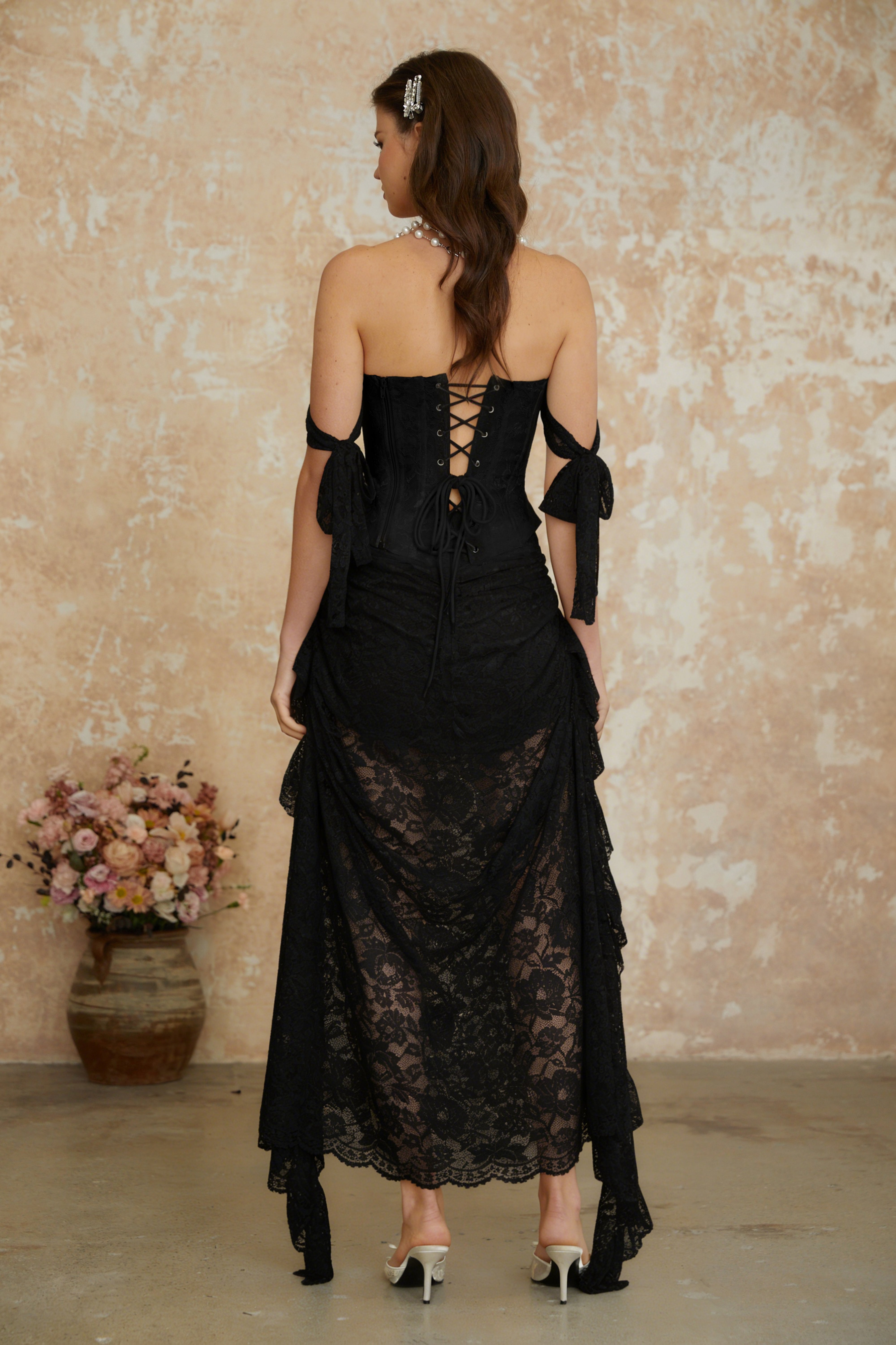 Garance Schwarzes Perlen-Set aus Spitzenoberteil und Rock