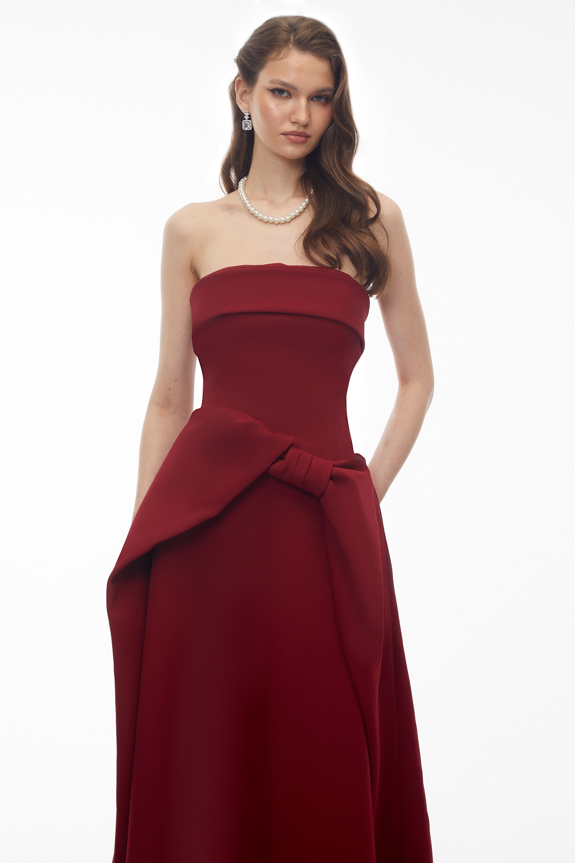 Robe longue à épaules dénudées Genoveva, couleur bordeaux, avec nœud