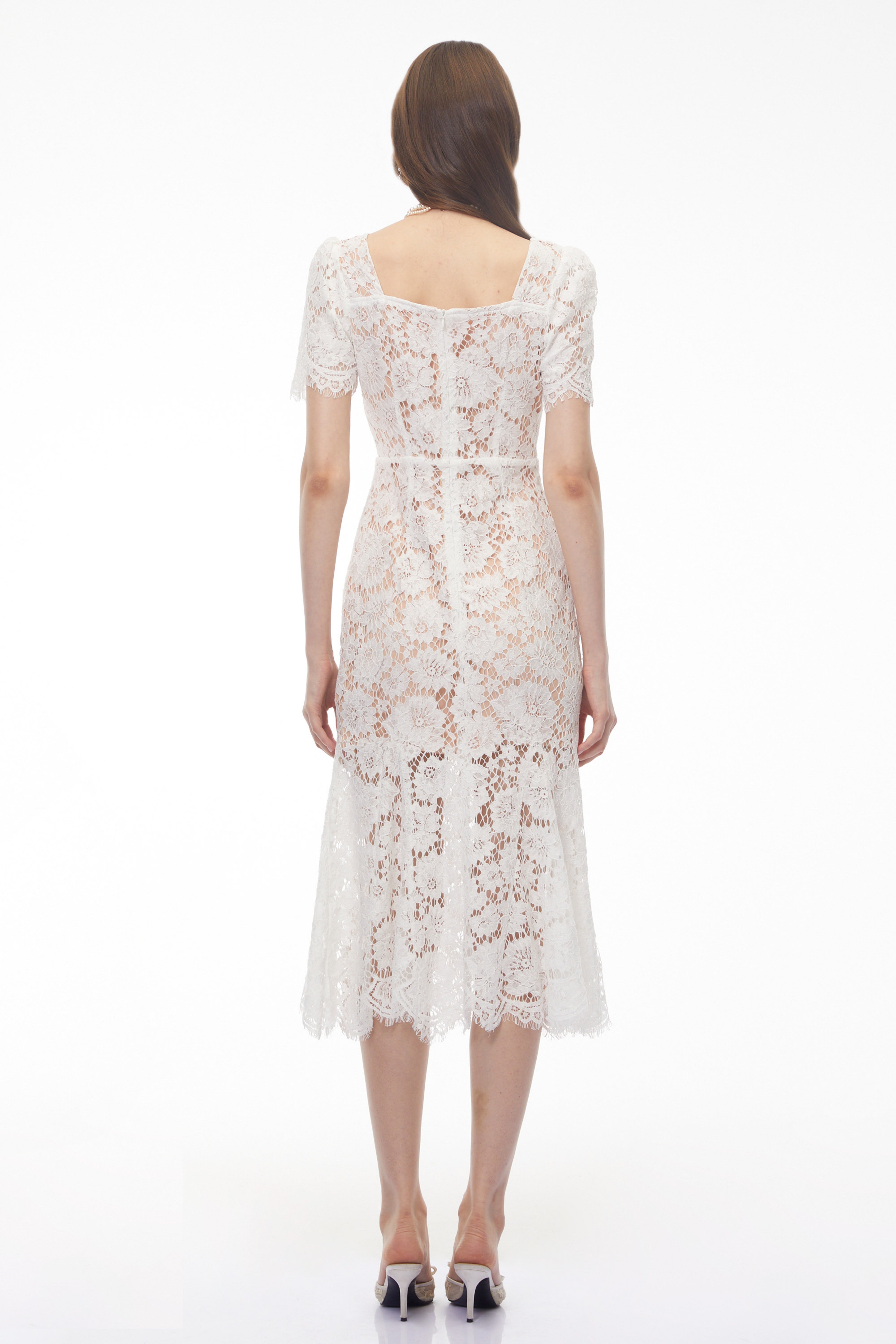 Robe mi-longue à manches bouffantes en dentelle à fleurs, couleur blanc cassé