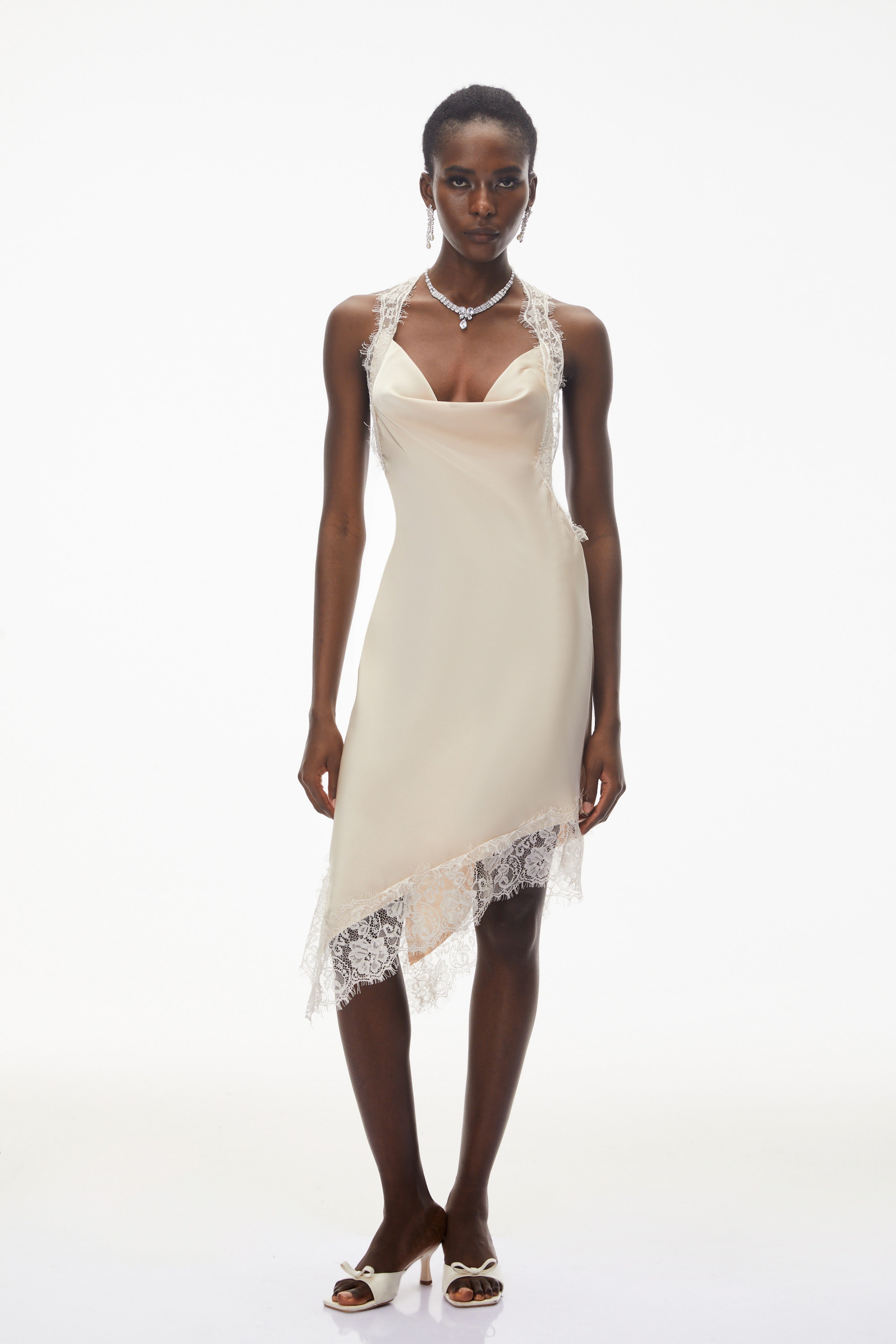 فستان قصير من الساتان برقبة حلقية من غودرون نيوترال