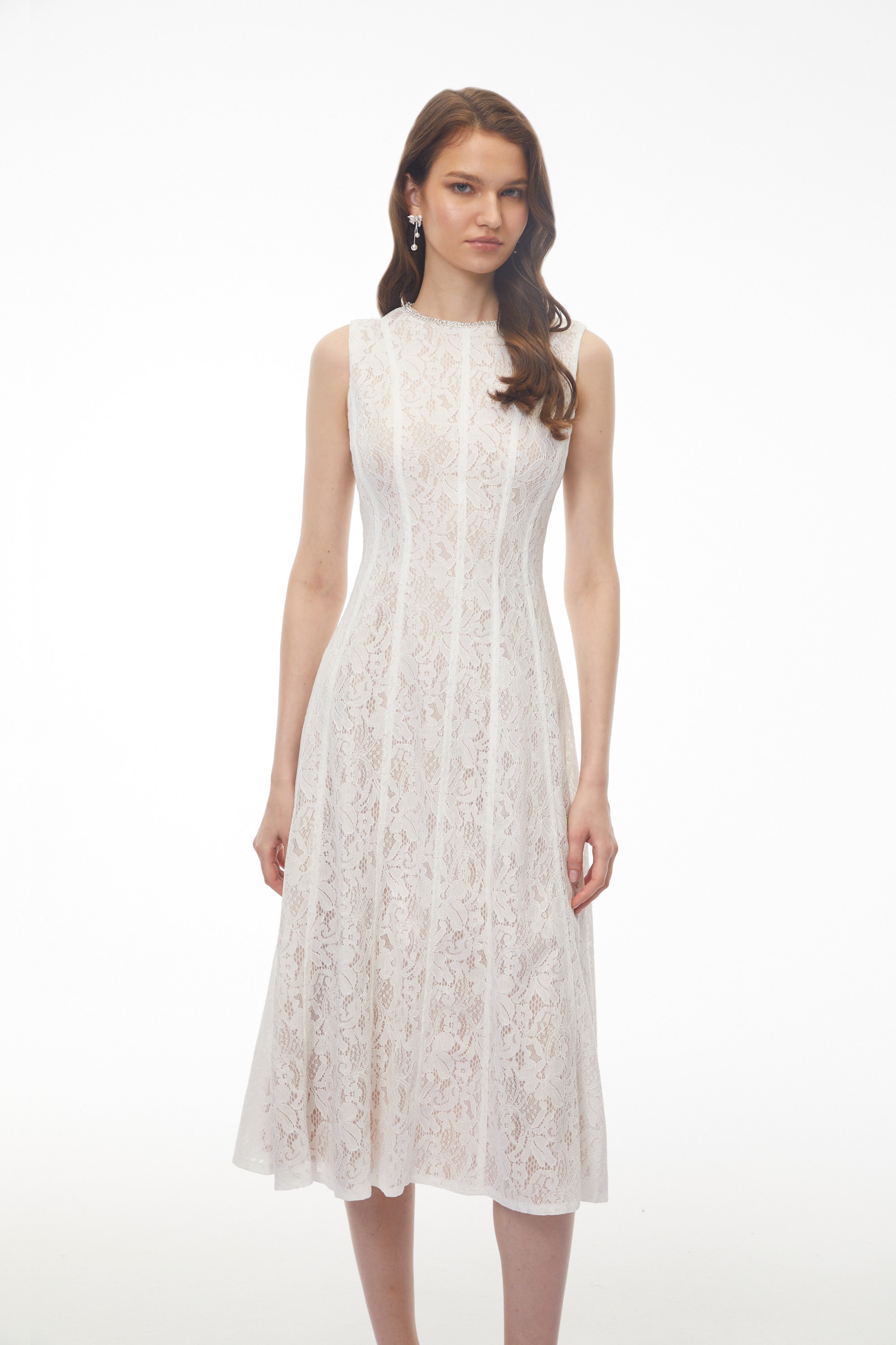 Robe mi-longue sans manches en dentelle à fleurs « Guinevere White »