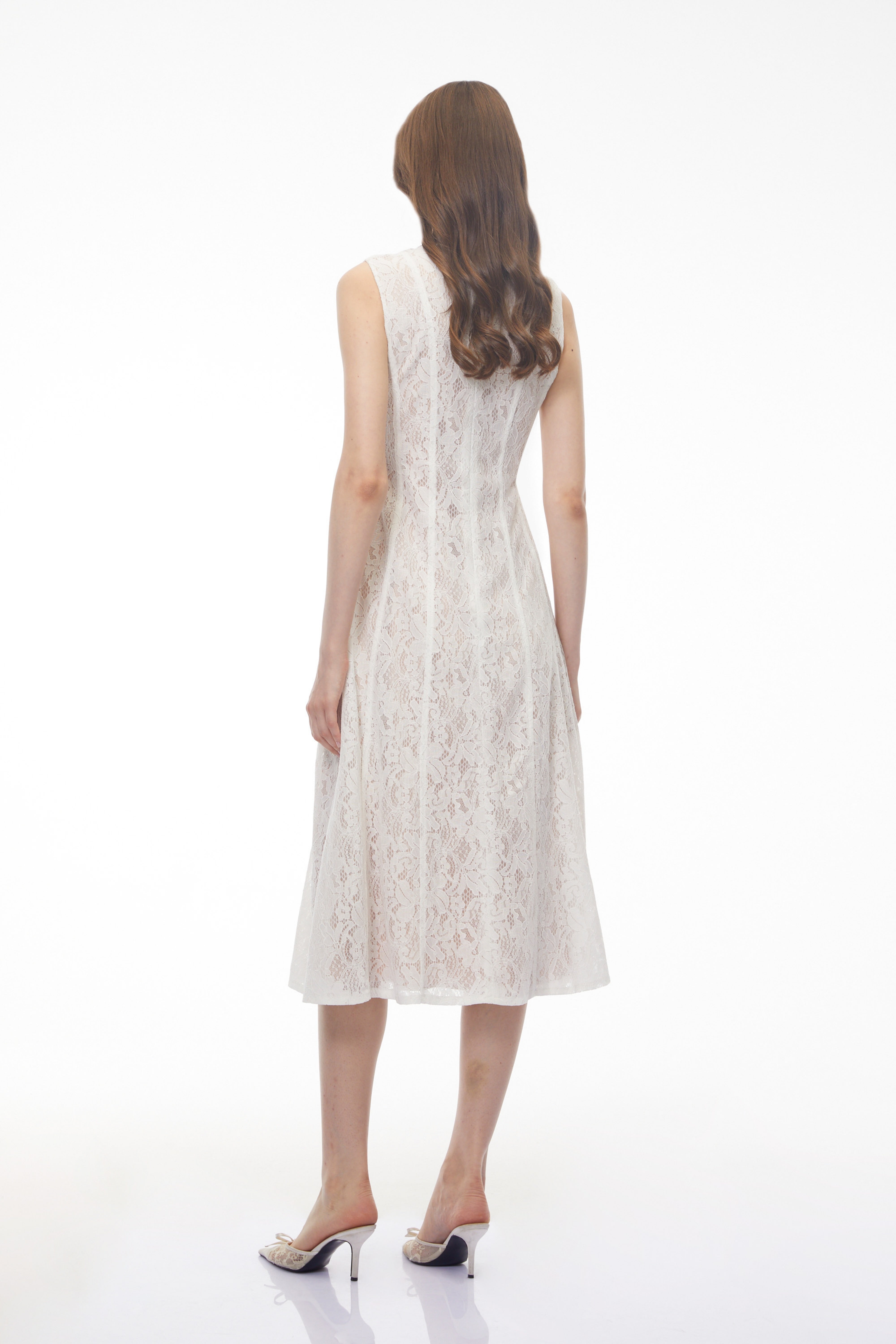 Robe mi-longue sans manches en dentelle à fleurs « Guinevere White »