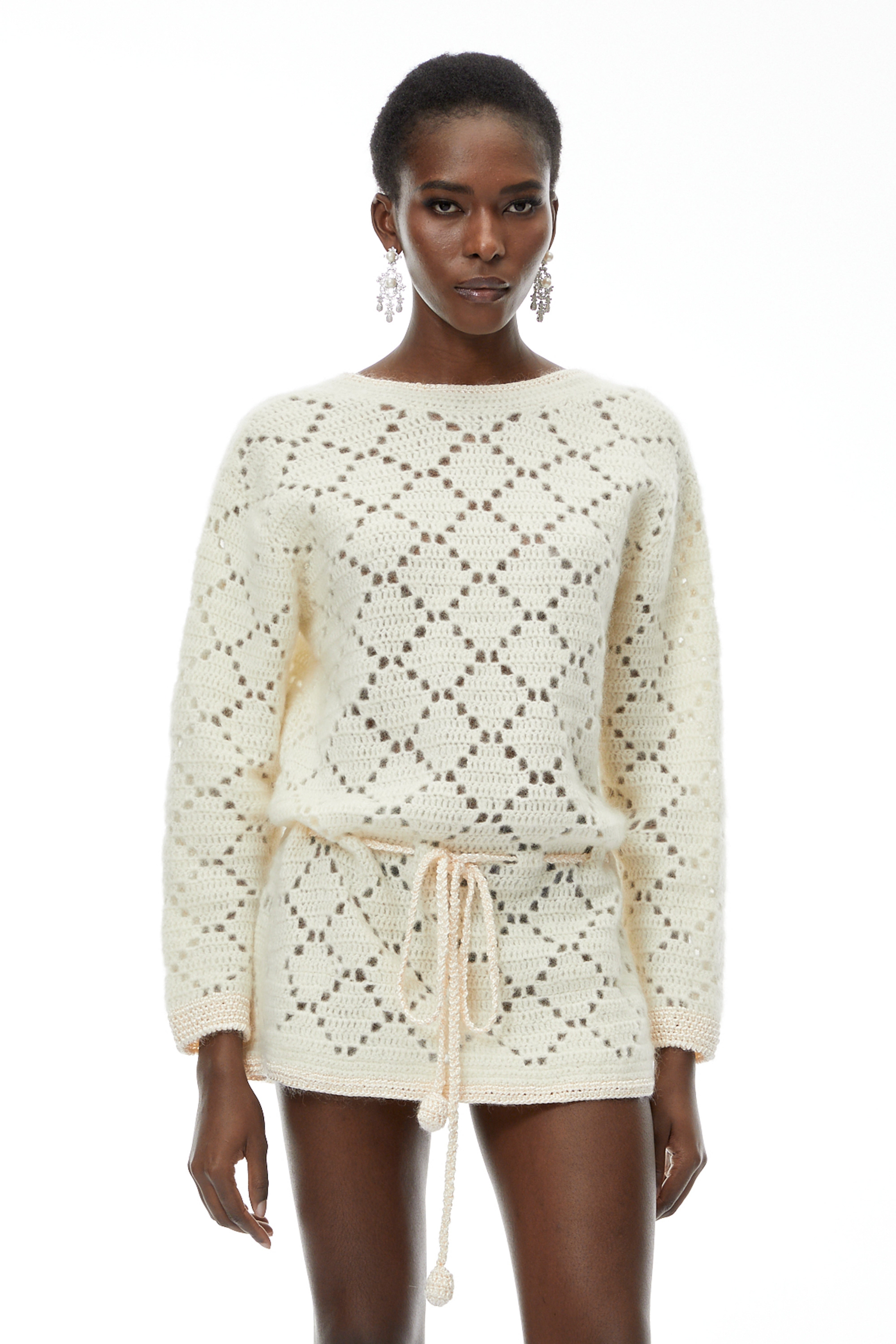 Harper – cremefarbenes, weißes Minikleid aus Strick mit offenem Rücken