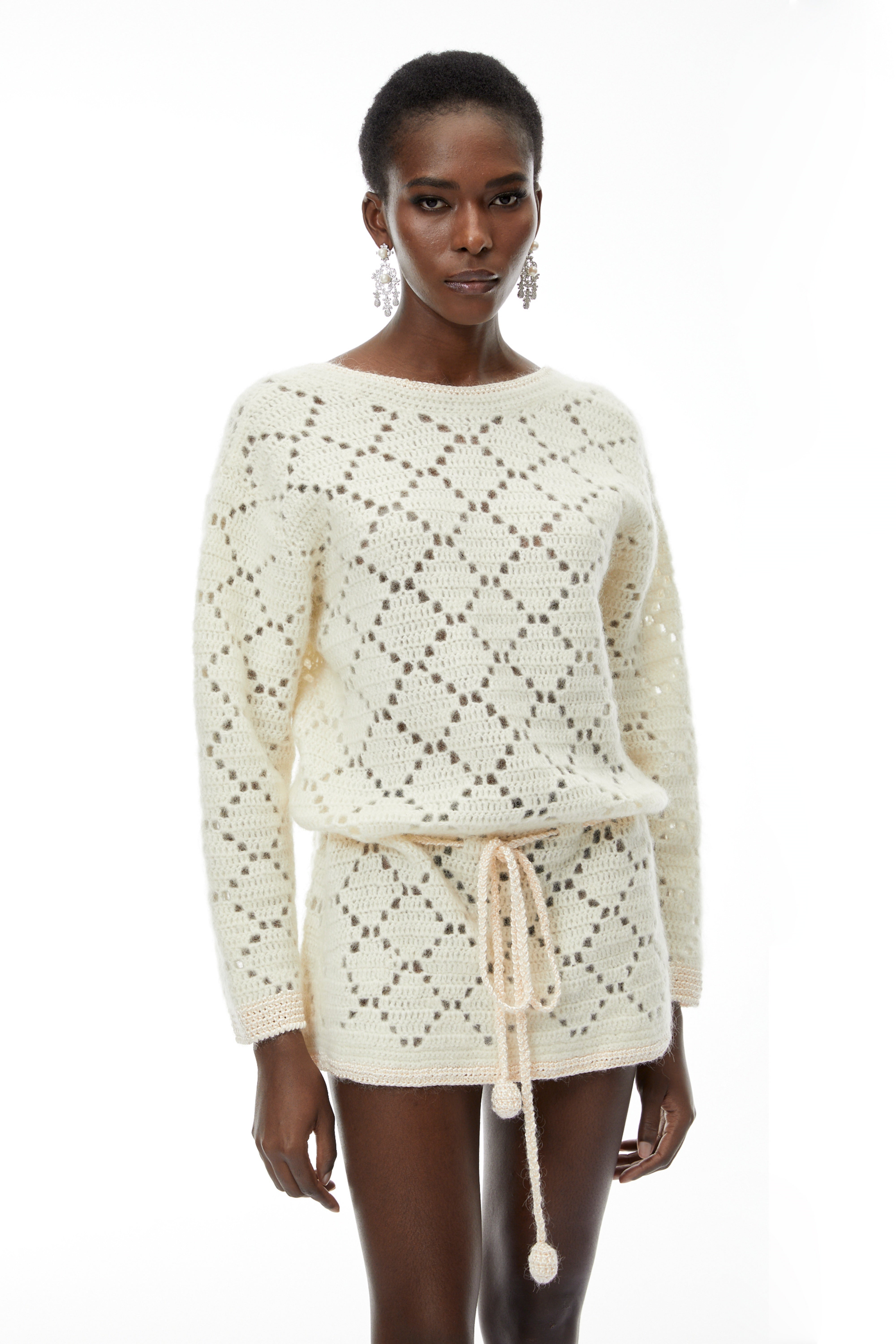 Harper – cremefarbenes, weißes Minikleid aus Strick mit offenem Rücken