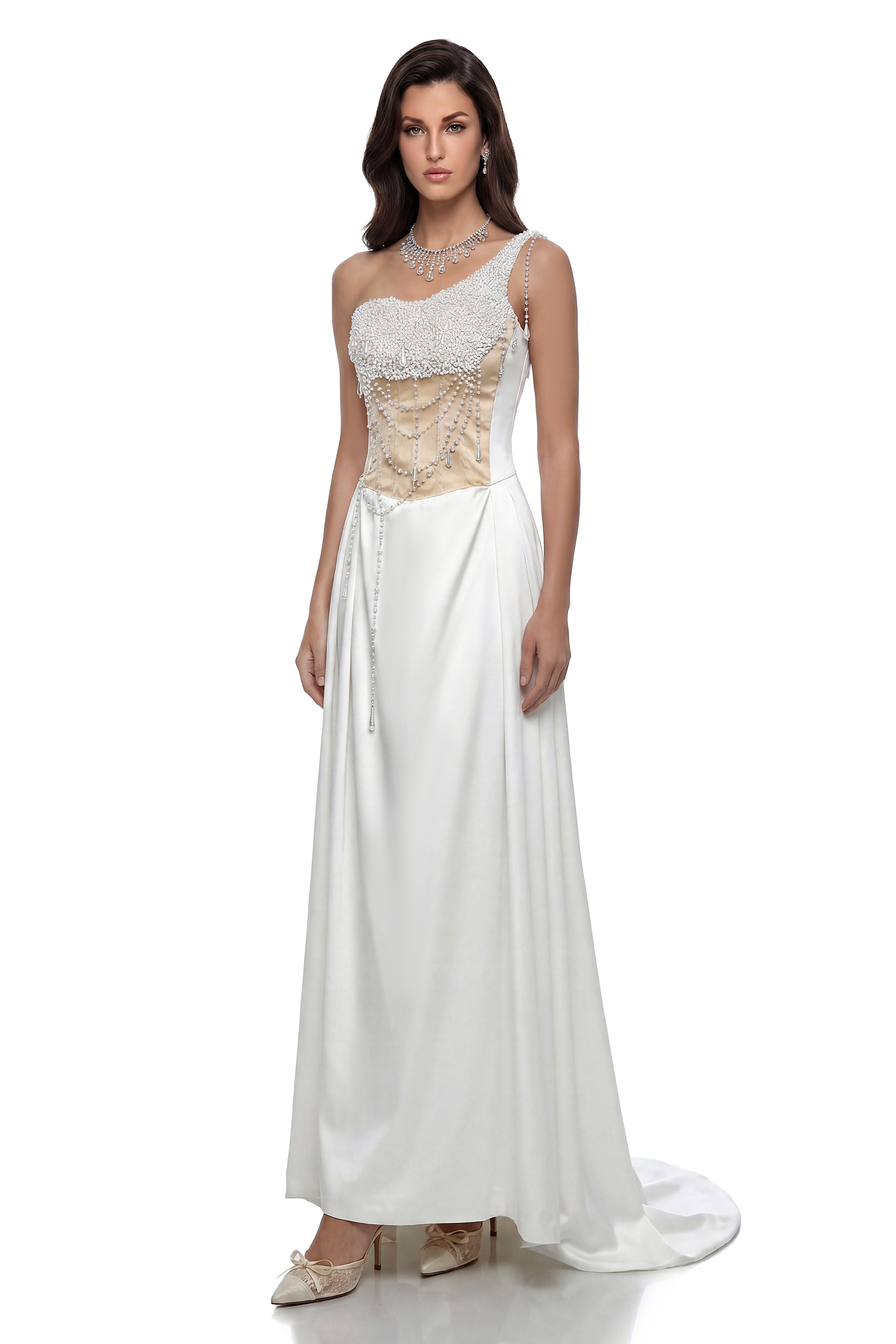 Robe longue blanche froncée Hasti avec détail chaîne