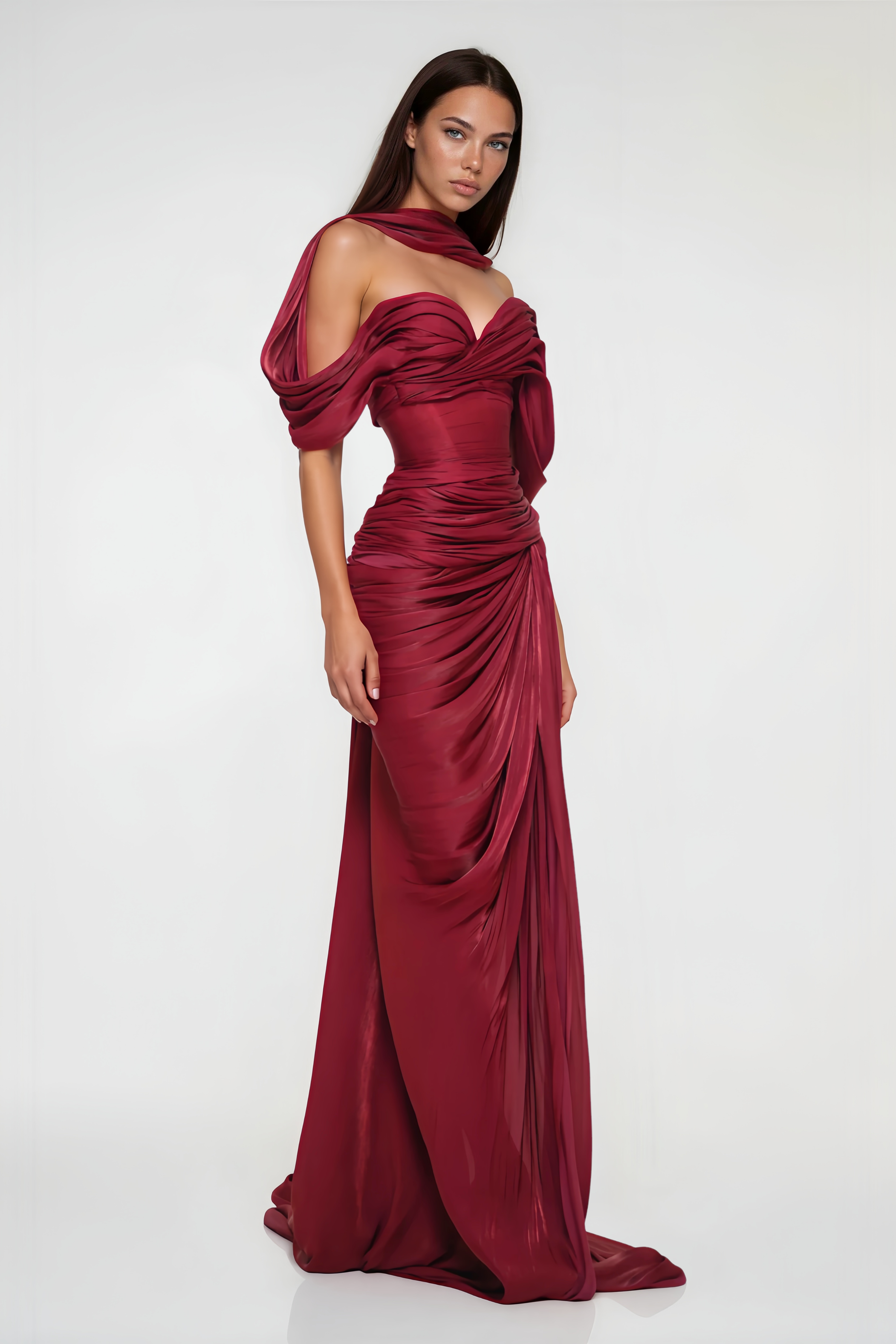 Robe longue bordeaux à épaules dénudées, avec un corsage froncé, des manches drapées et un foulard assorti