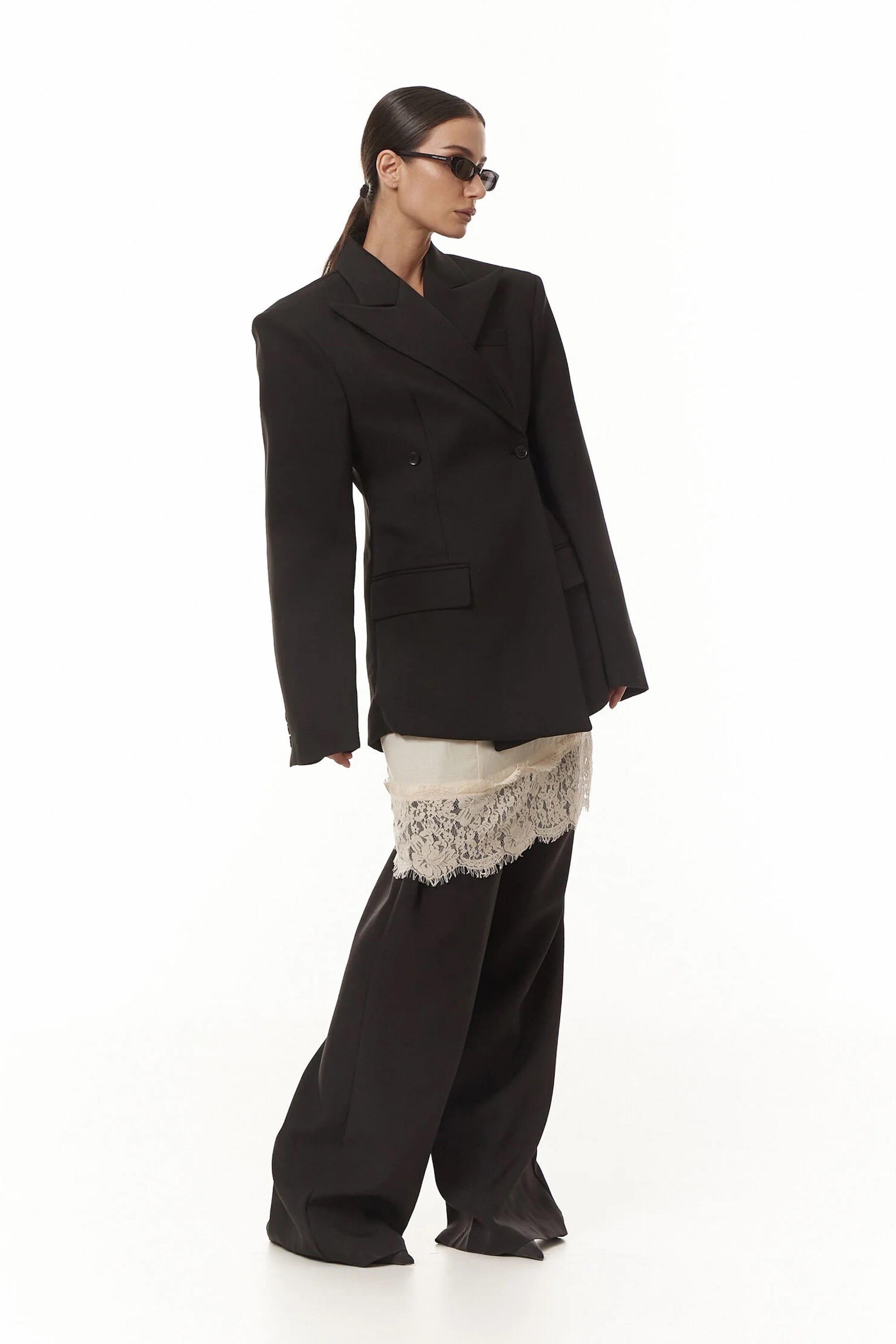 جاكيت ديانت الأسود ذو الصدر المزدوج والأكمام الطويلة