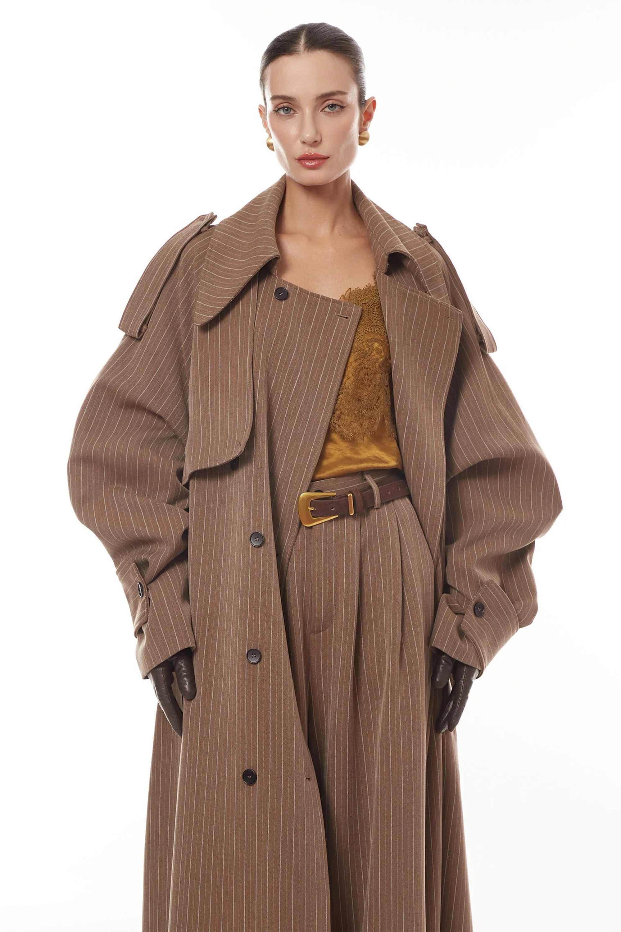 طقم معطف طويل مخطط وبنطلون من كليمانس براون