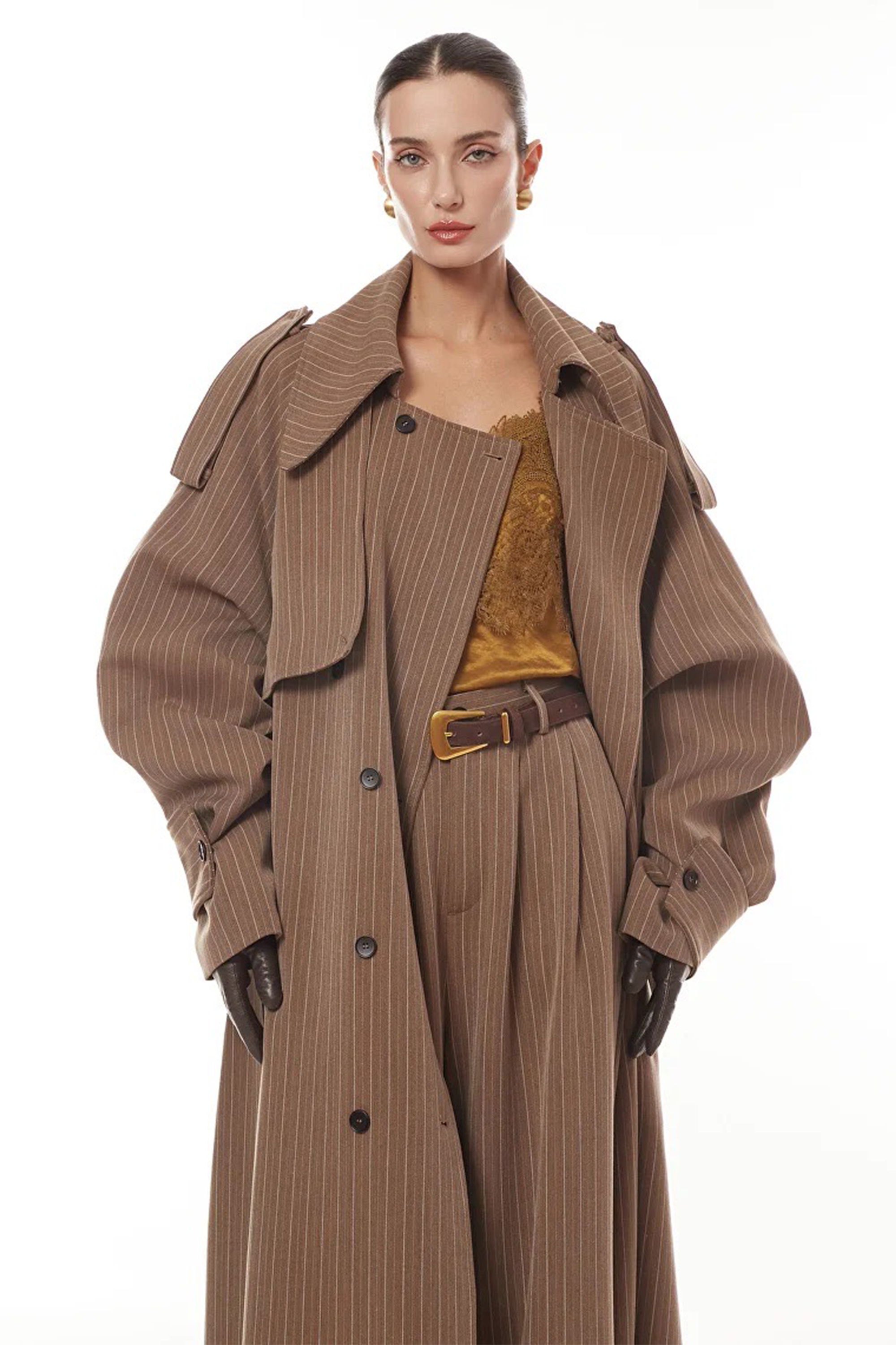 طقم معطف طويل مخطط وبنطلون من كليمانس براون