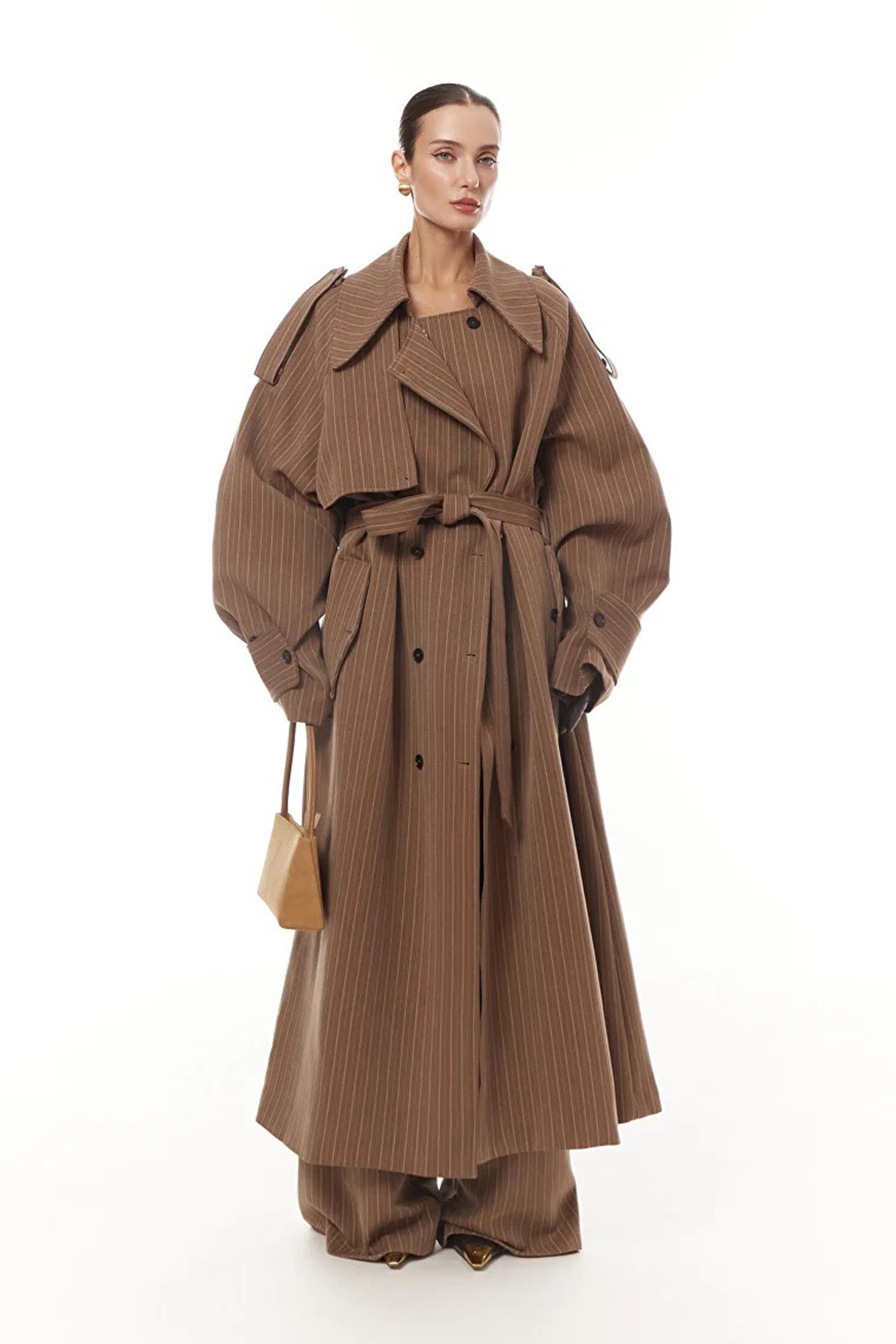 طقم معطف طويل مخطط وبنطلون من كليمانس براون