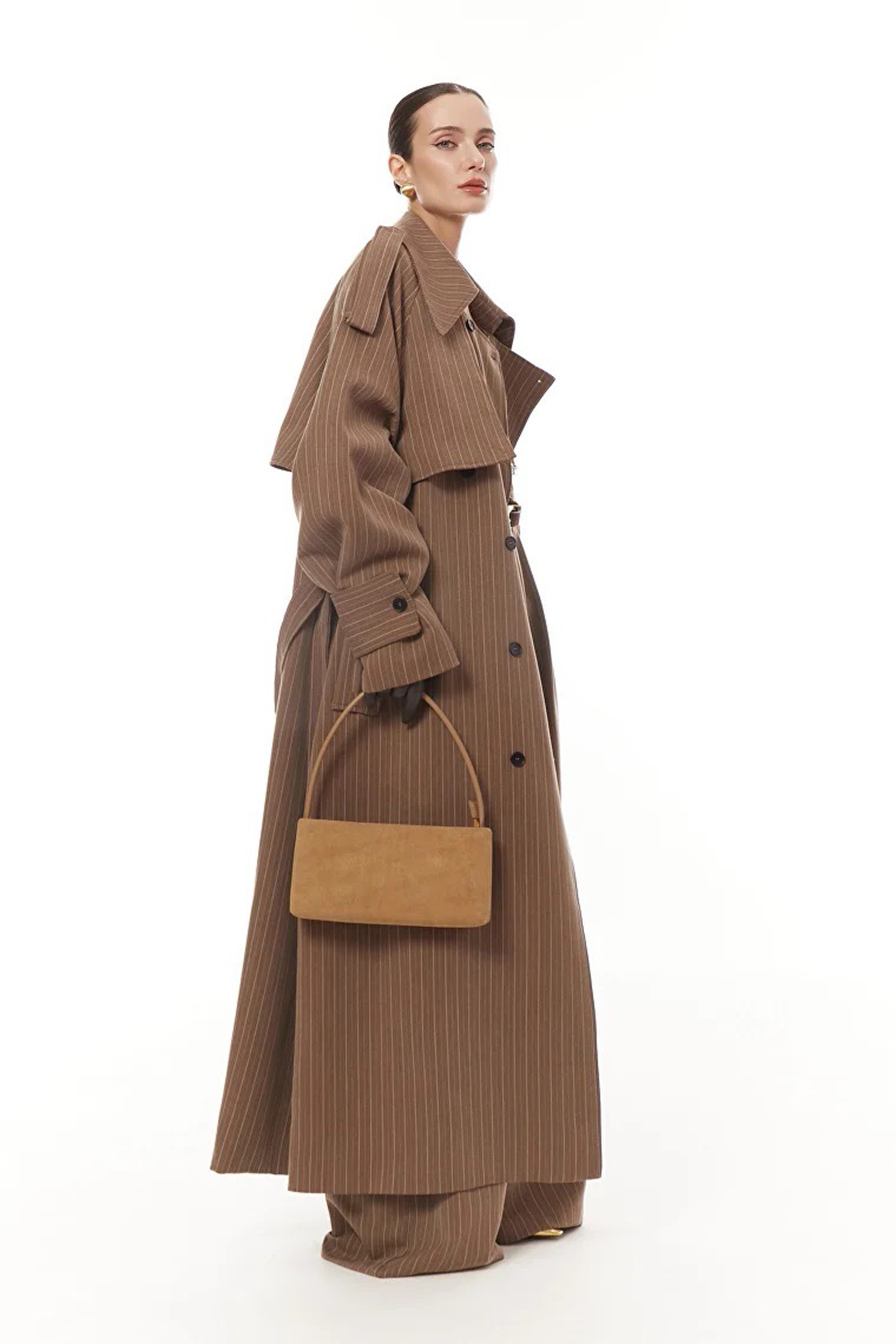 طقم معطف طويل مخطط وبنطلون من كليمانس براون