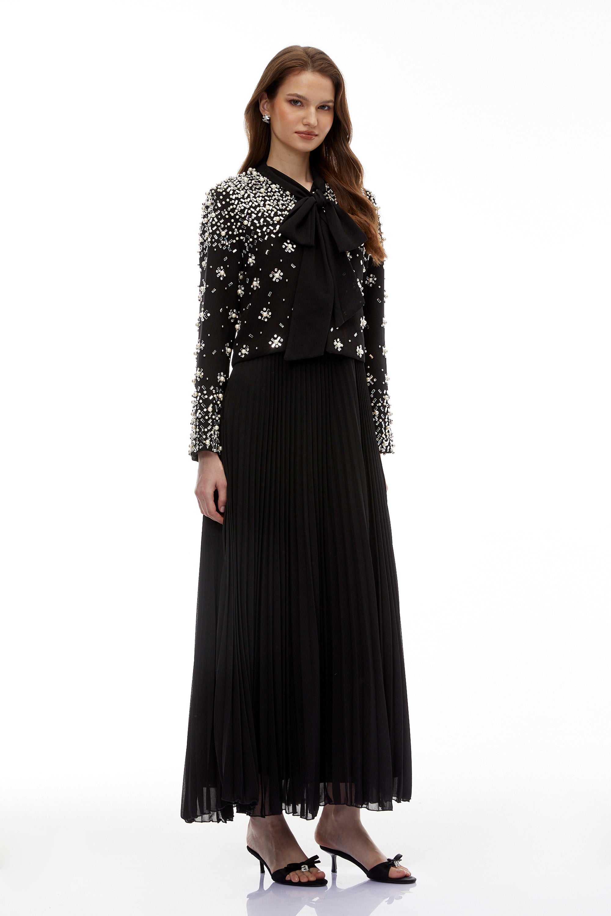 طقم سترة وفستان مزين من إيموجين بلاك