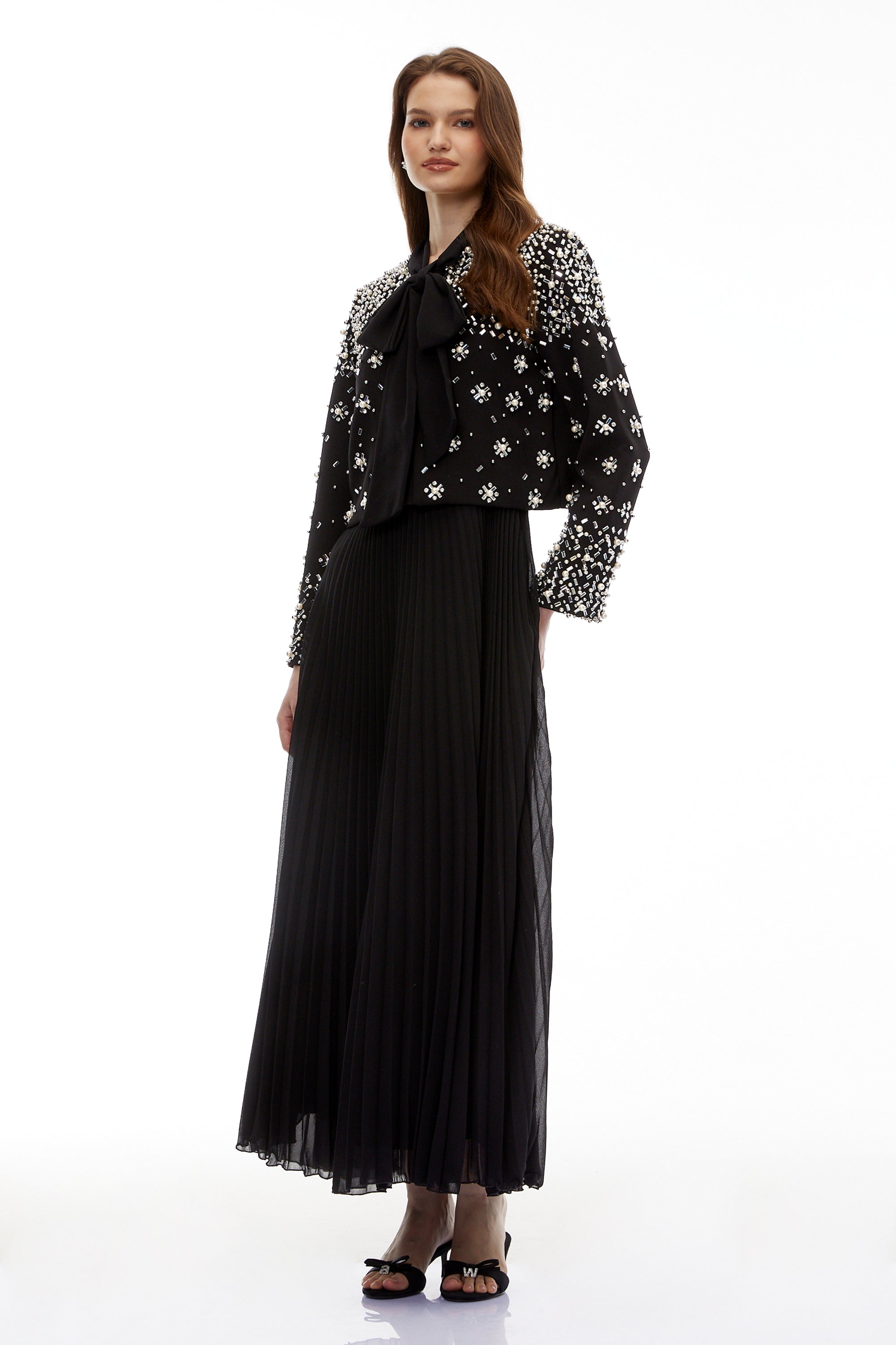 طقم سترة وفستان مزين من إيموجين بلاك