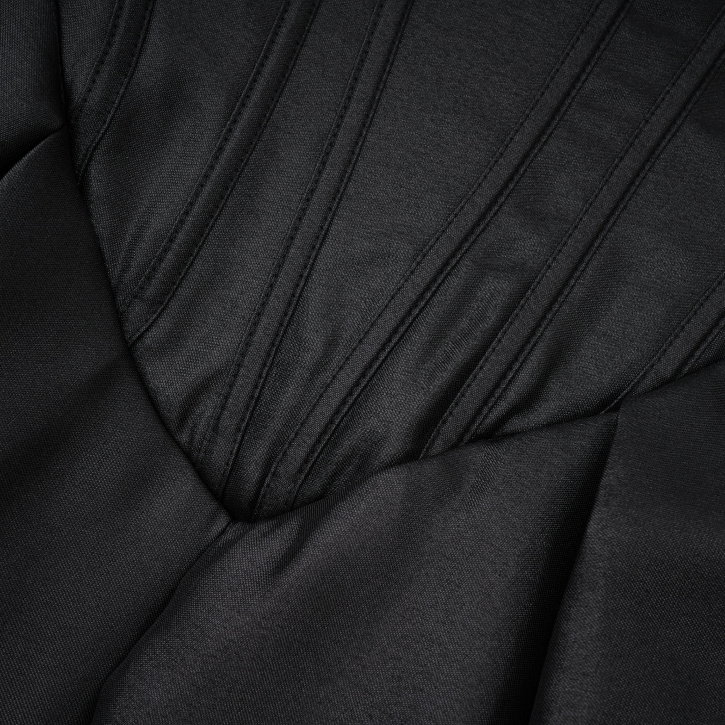 فستان طويل بصدّار كورسيه أسود من Ivana