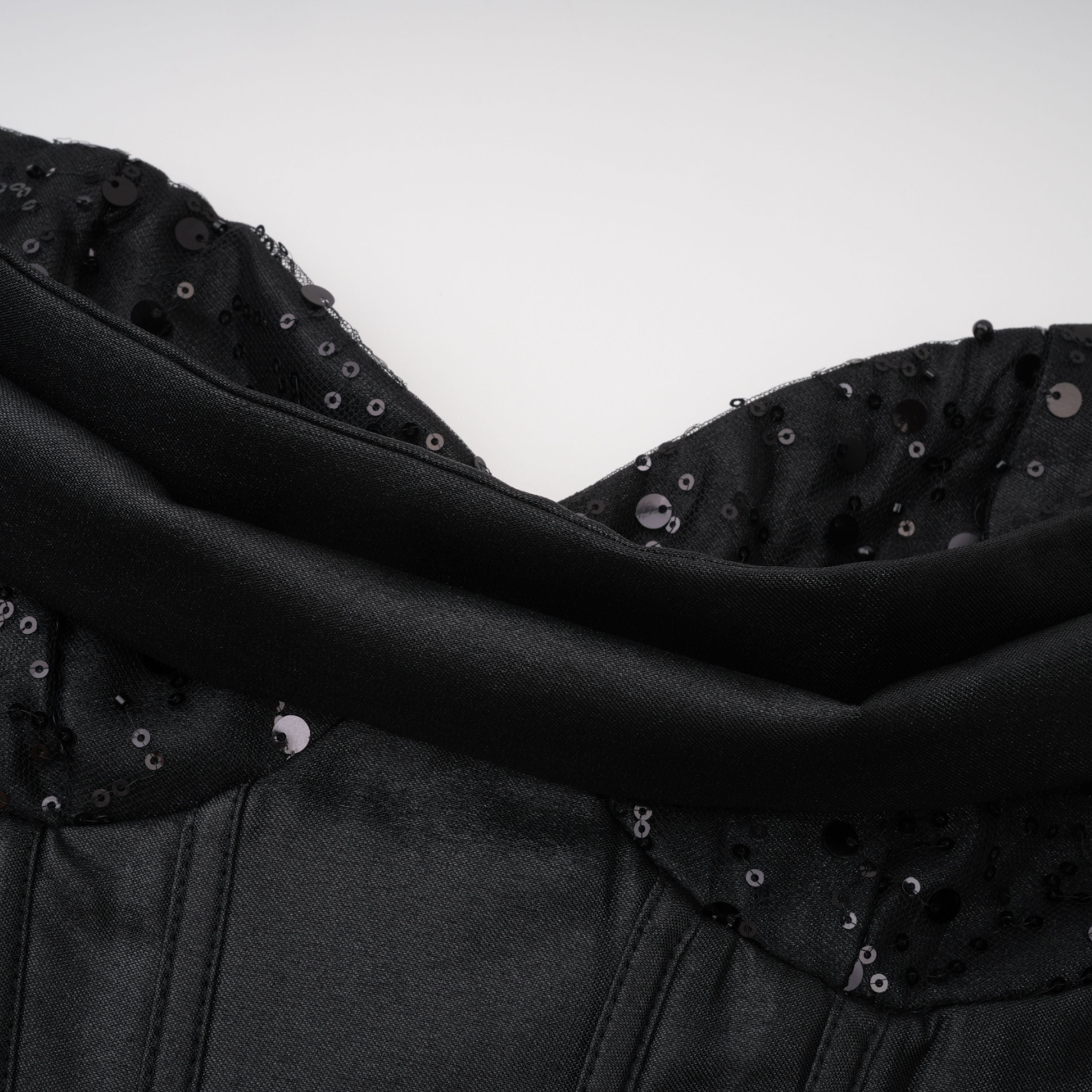 فستان طويل بصدّار كورسيه أسود من Ivana