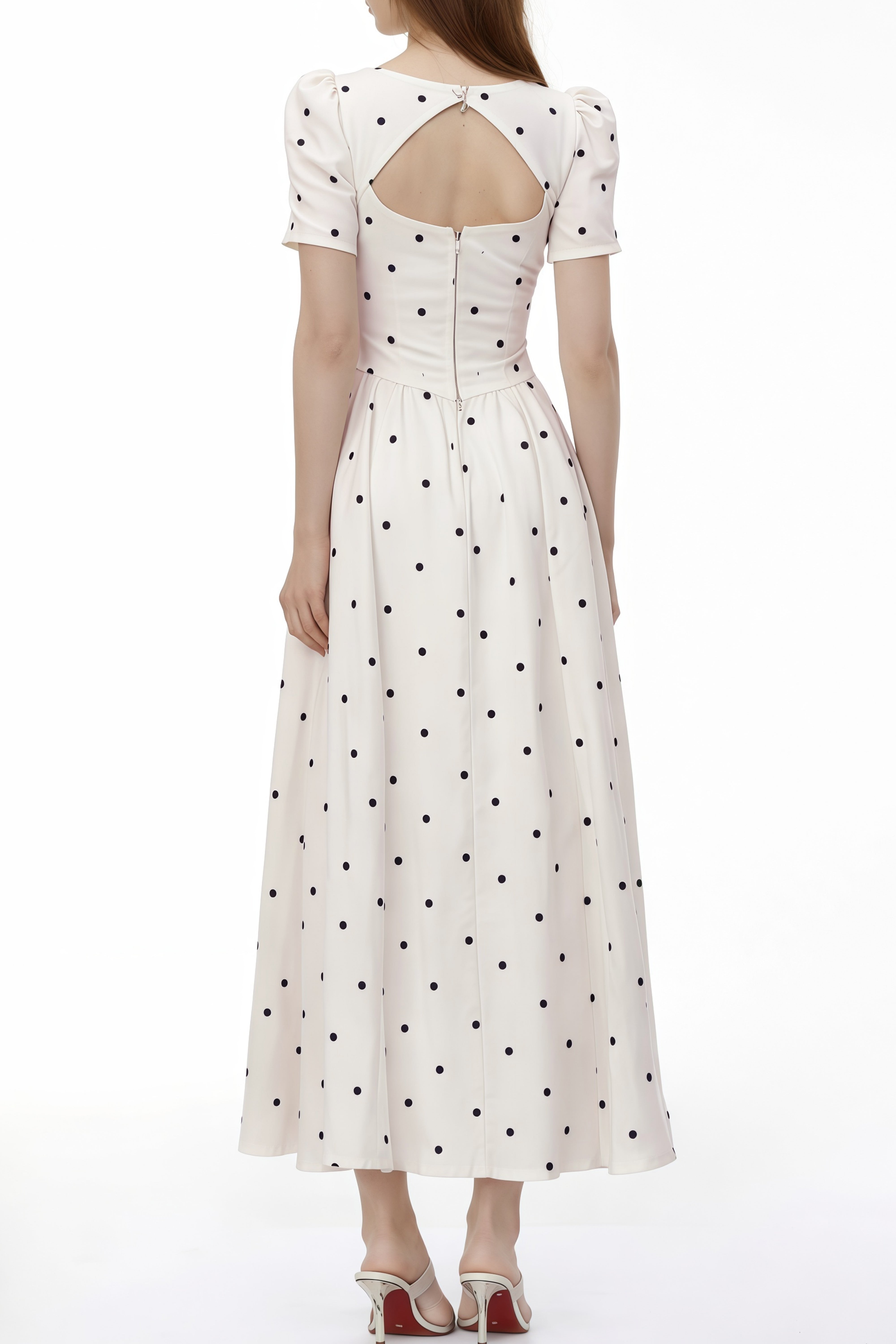 فستان طويل من جافانيه باللون الأبيض المرقط