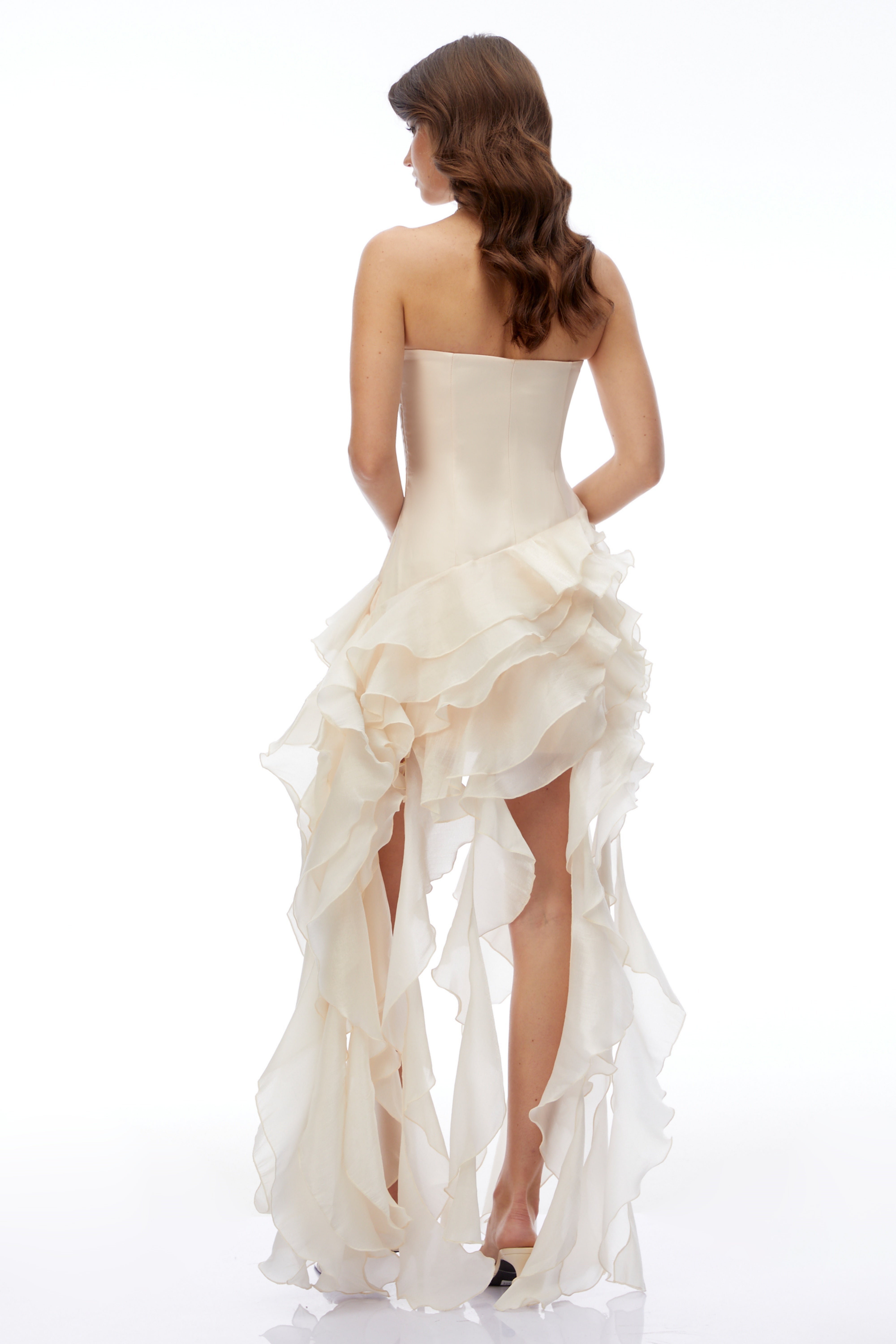 Robe longue sans bretelles en satin à volants « Lunetta Champagne »