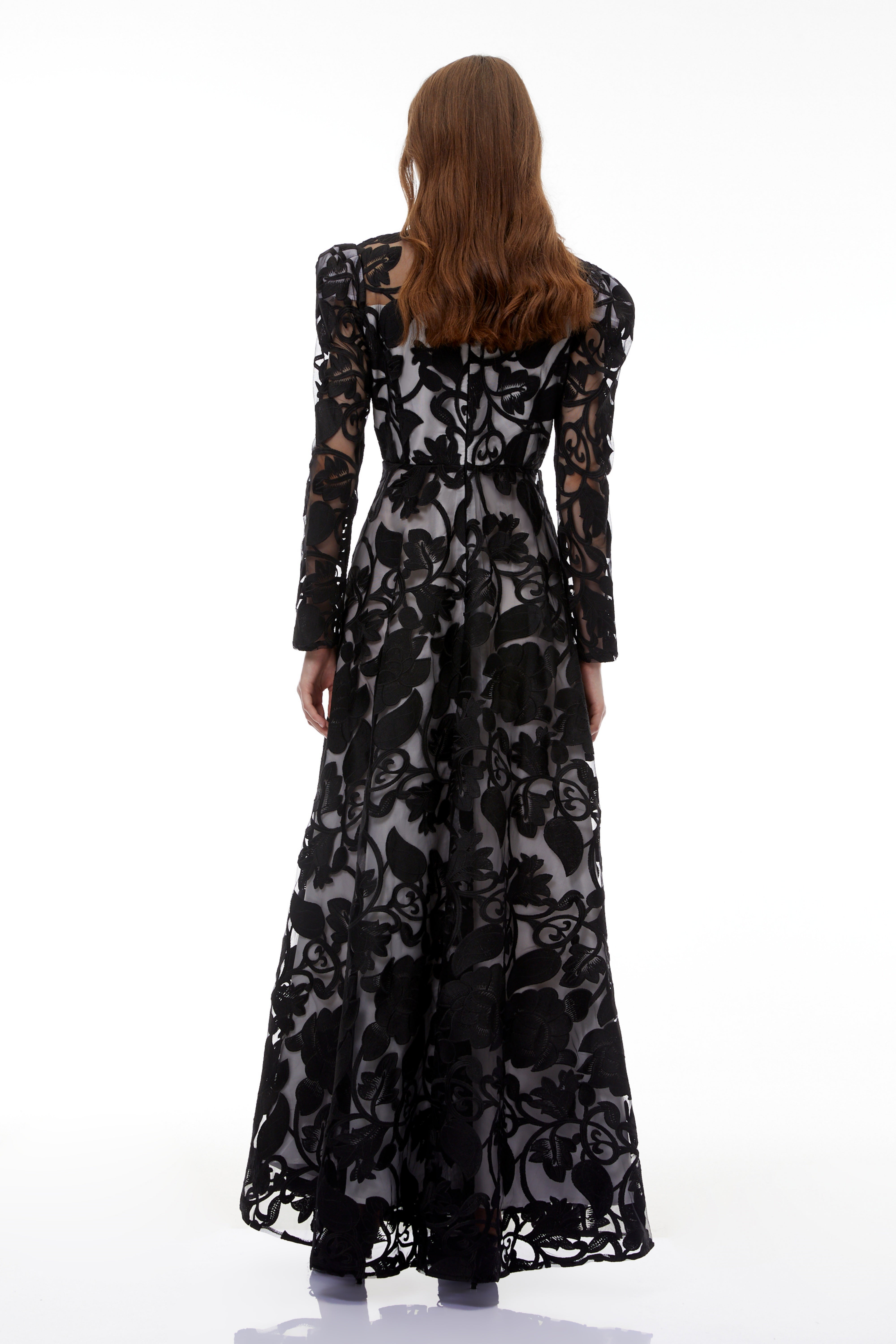 Maxikleid „Jocasta“ in Schwarz mit Blumenverzierung