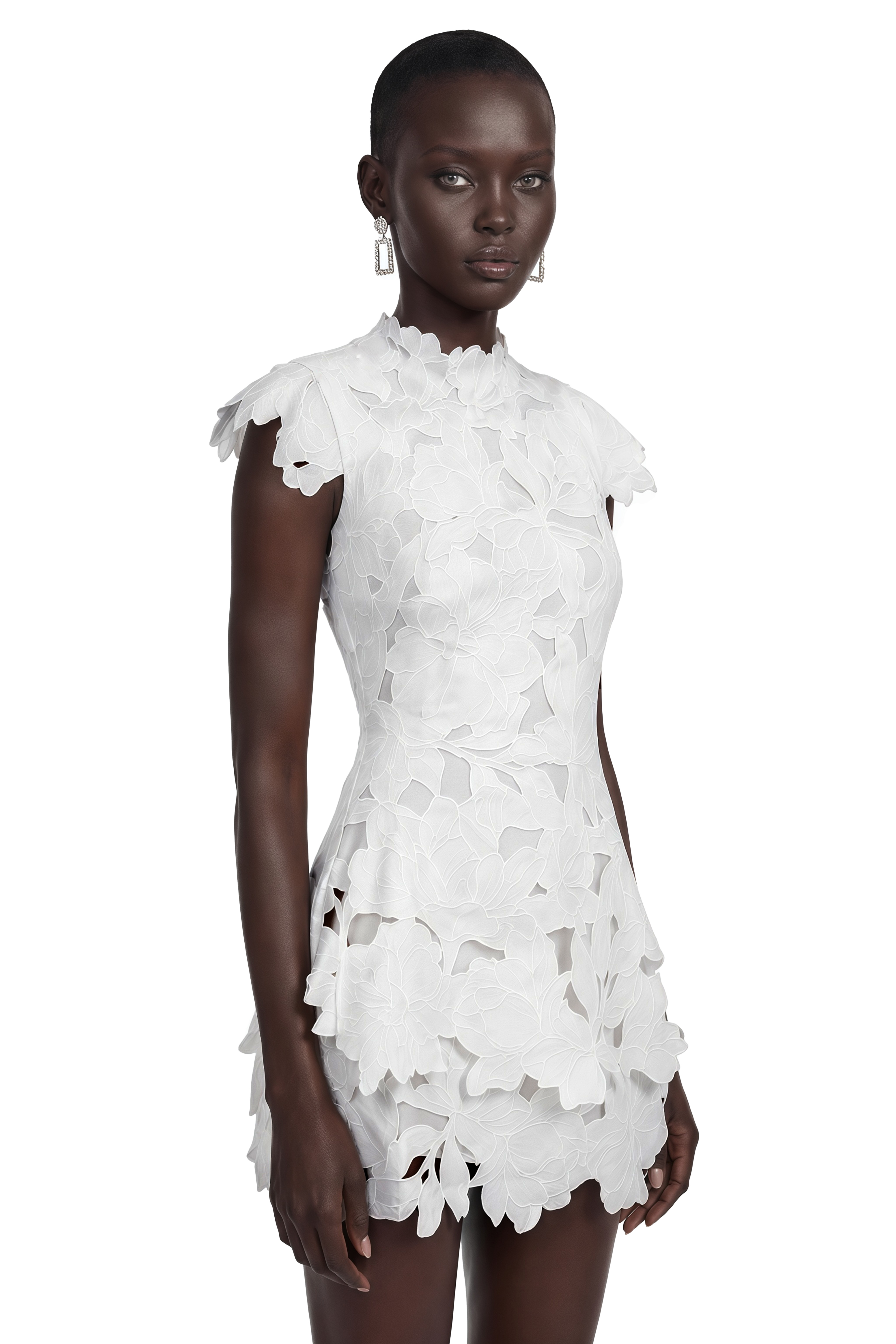Mini-robe blanche fauve à motifs floraux et découpes