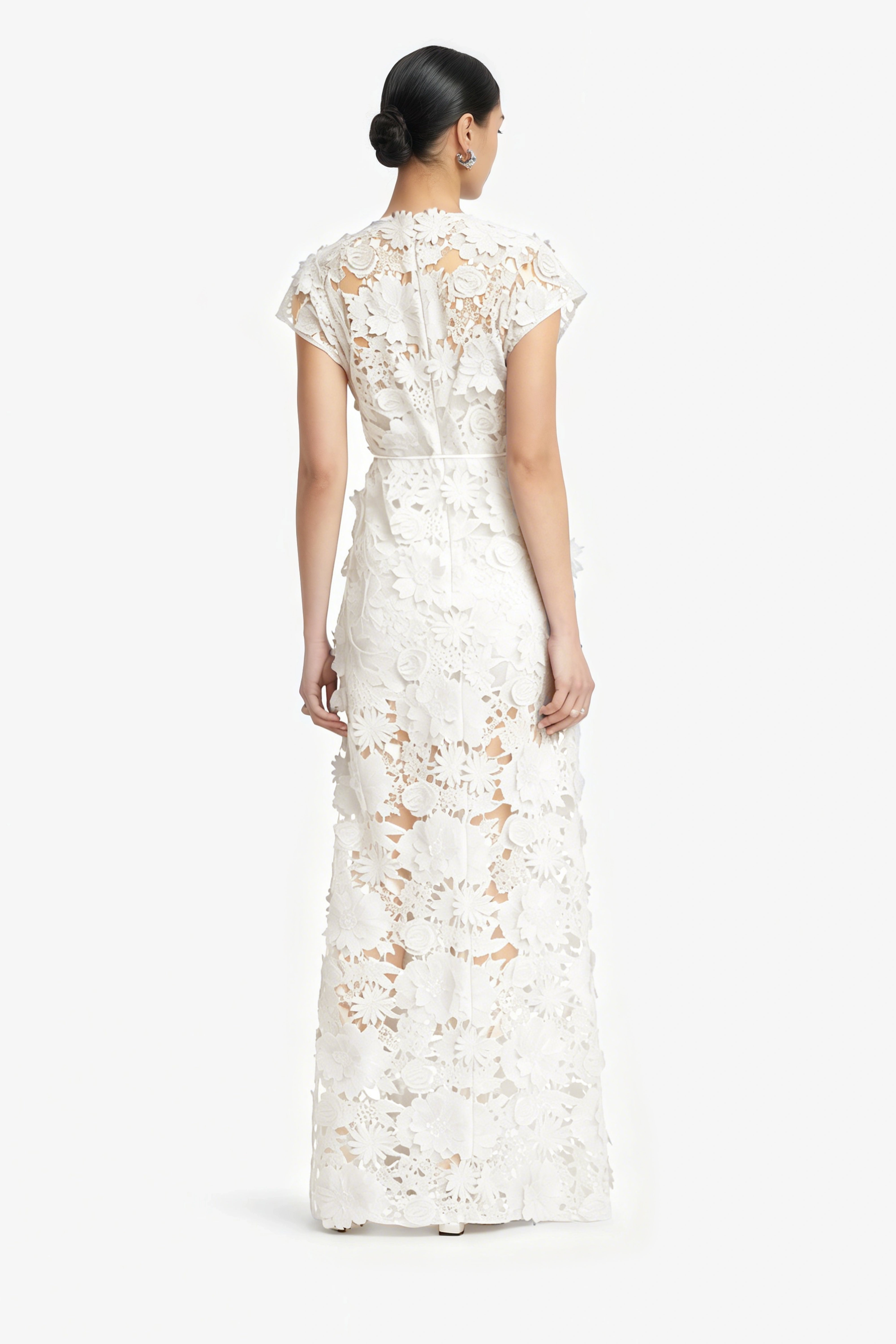 Robe longue Jochebed blanche à motifs floraux appliqués et découpes