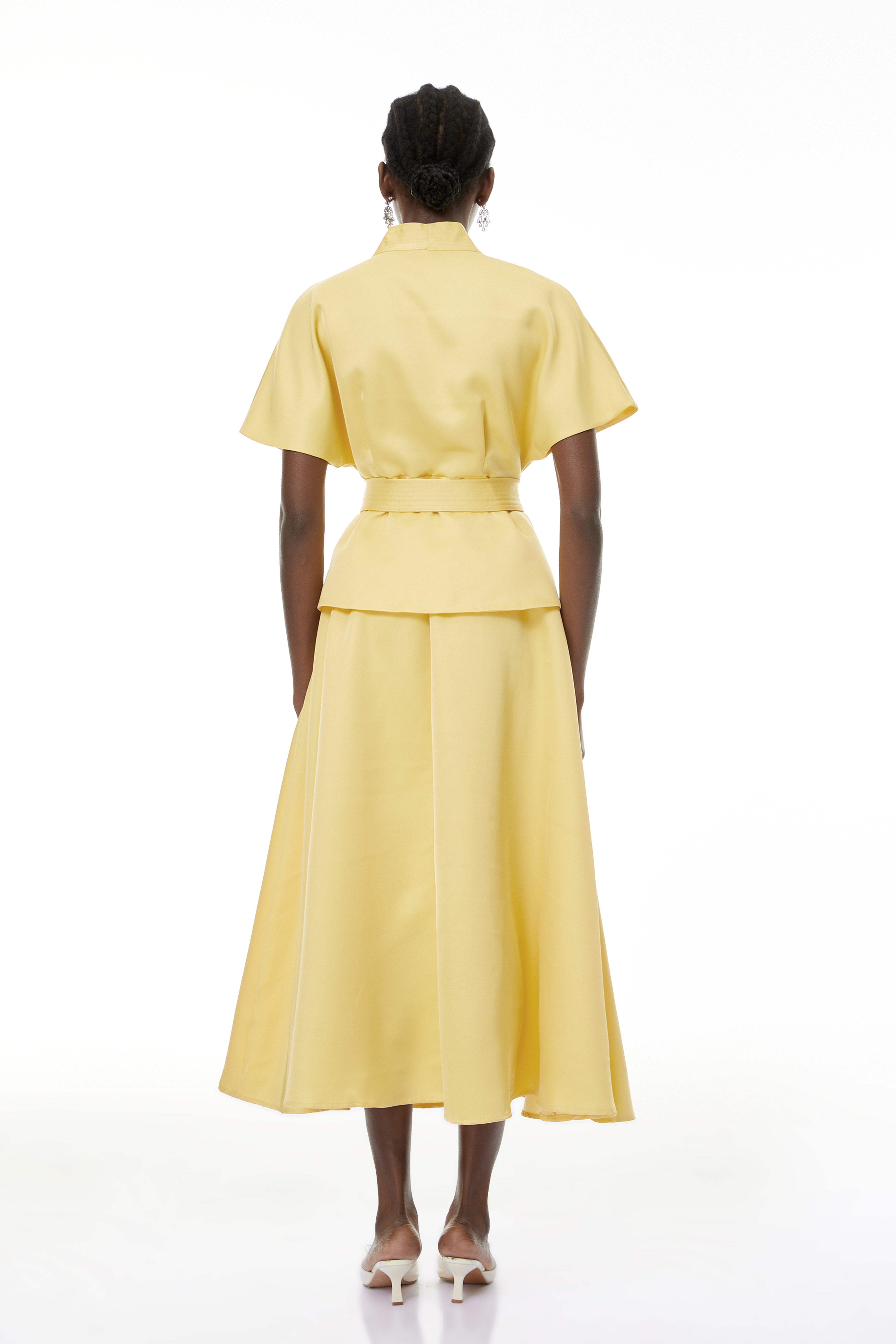 Johanna Gelbes Set aus Bluse zum Selbstbinden und Rock