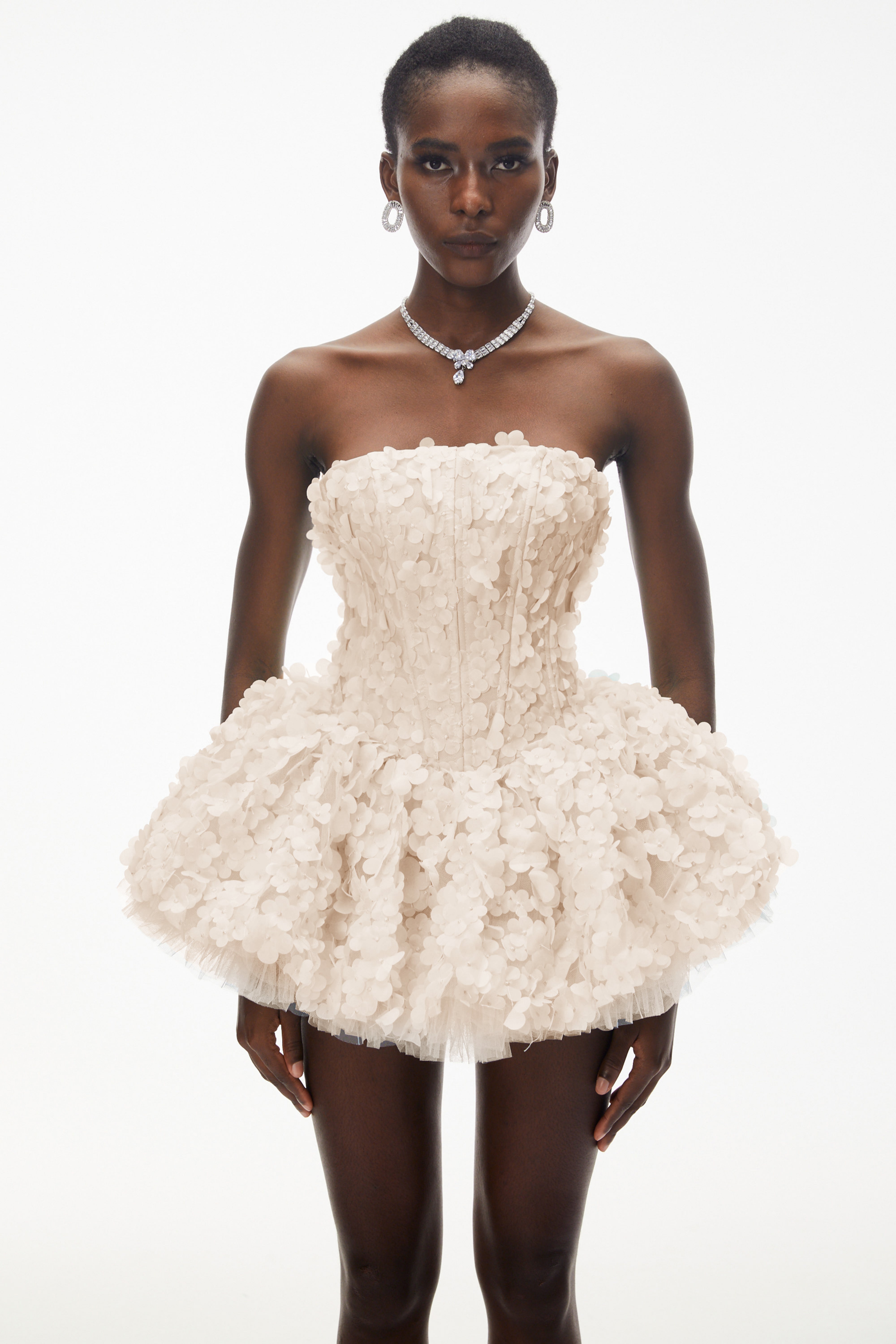 فستان قصير "جون كريم 3D بيتال باف"